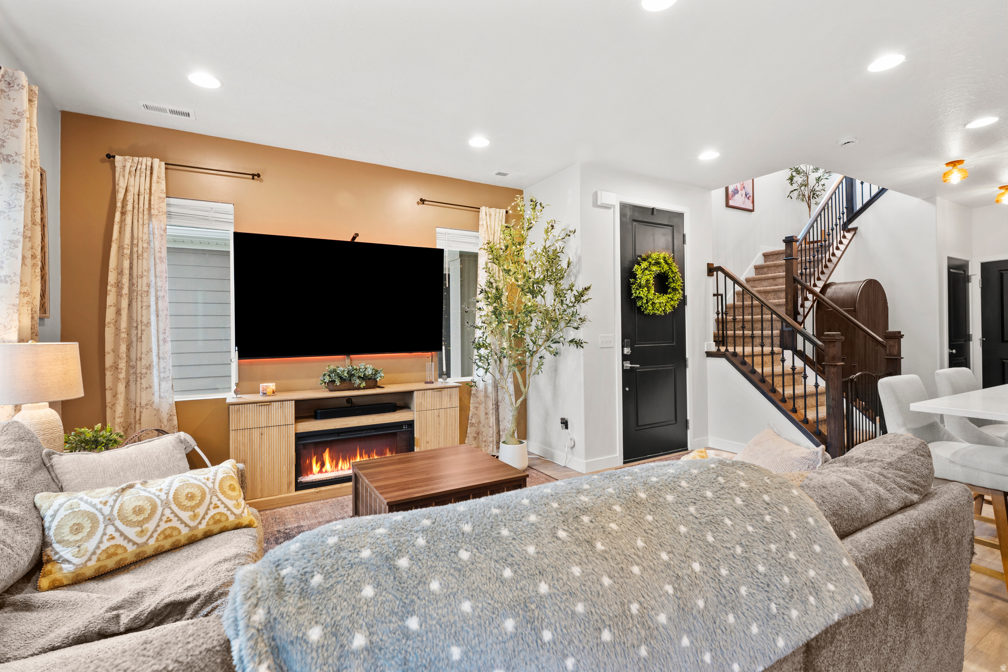 SALT POINT - Residential