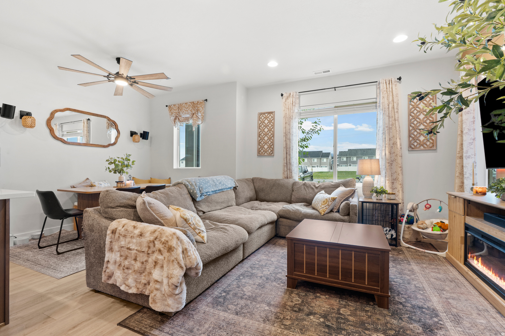 SALT POINT - Residential