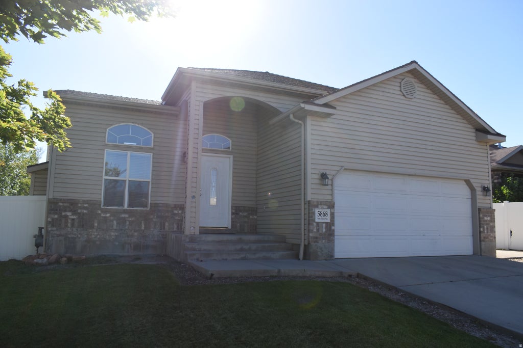 Photo of 5868 STONE FLOWER WAY, Salt Lake City, UT 84118 (MLS # 2185227)