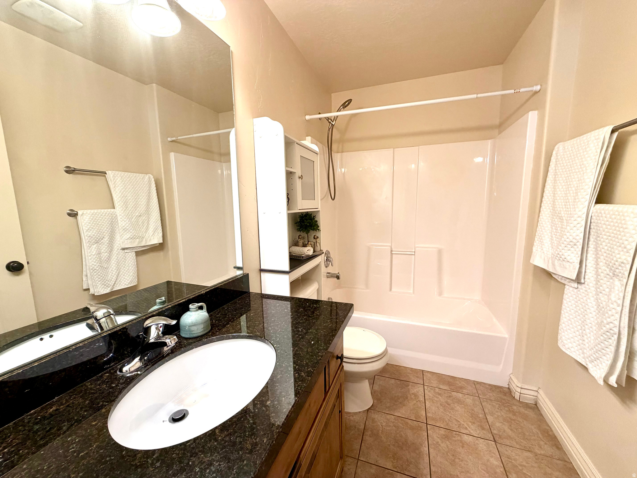 SILVER PINES CONDOMU - Residential