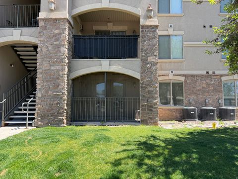 Photo of 801 S 90 E #D101, Vernal, UT 84078 (MLS # 2157133)