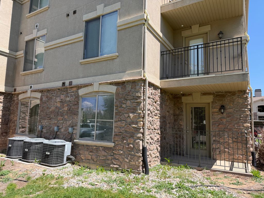 Photo of 801 S 90 E #D101, Vernal, UT 84078 (MLS # 2157133)