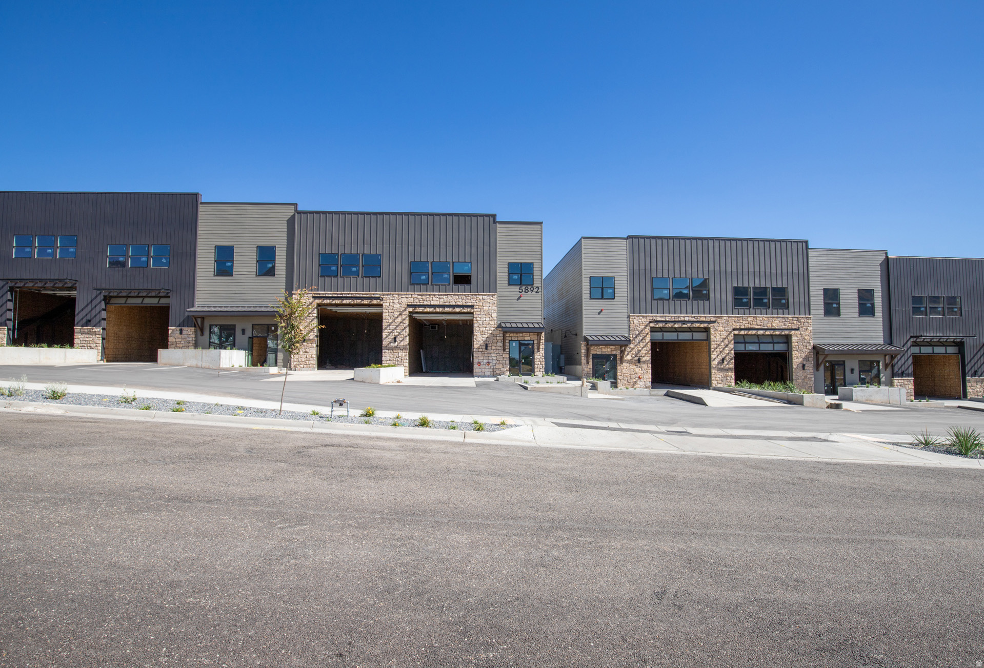 THE ROAM - Commercial Sale