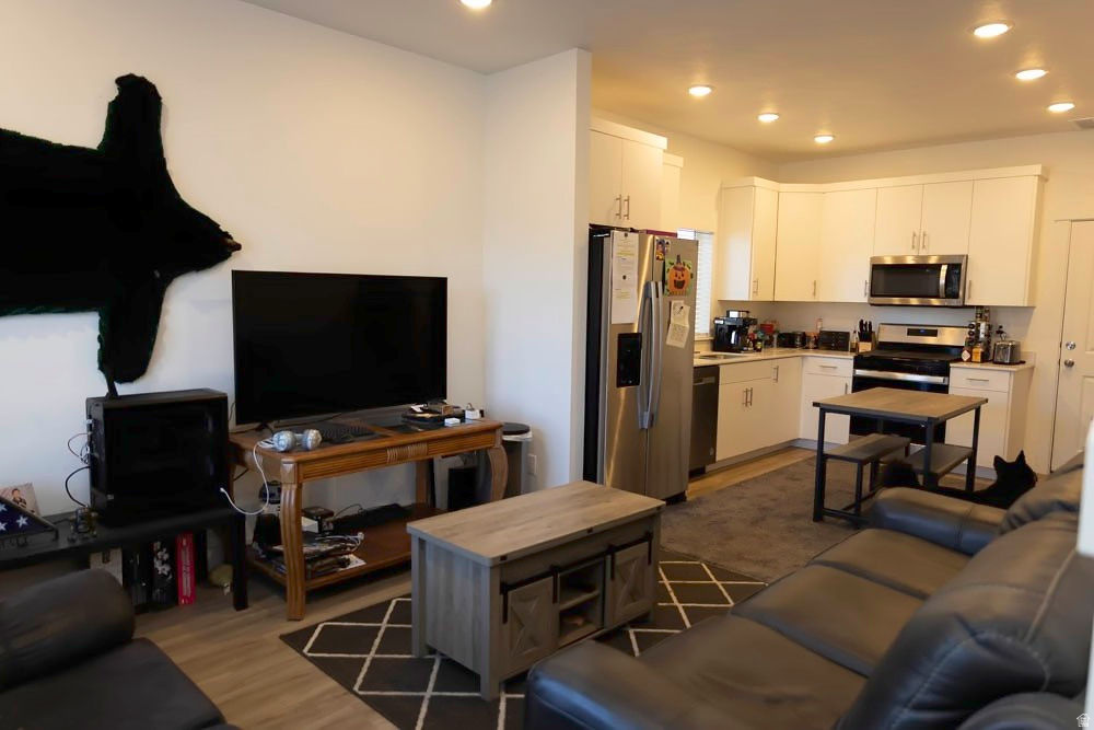 WOODMORE POINTE SUBD - Residential