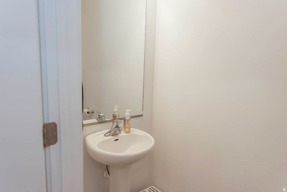 WOODMORE POINTE SUBD - Residential