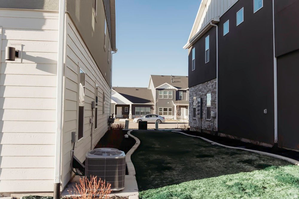 WOODMORE POINTE SUBD - Residential