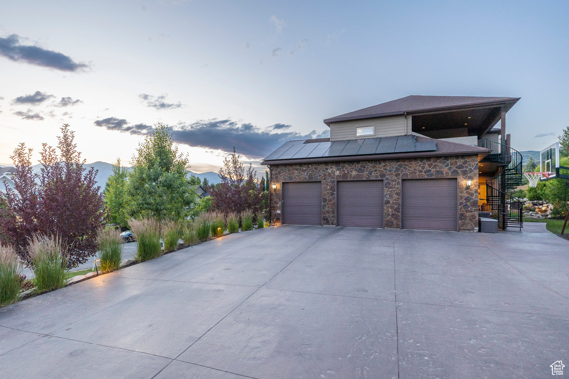 COVE ESTATES - Residential