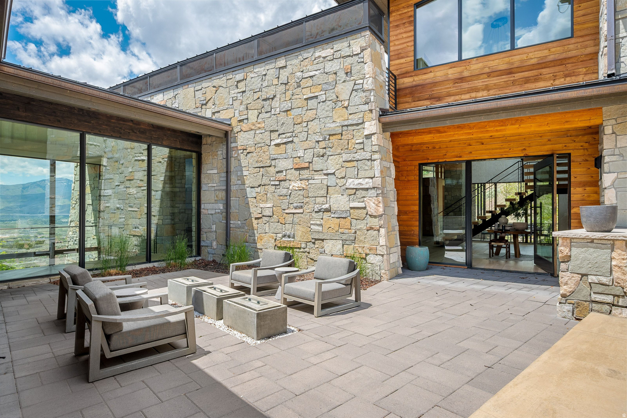 RED LEDGES - Residential