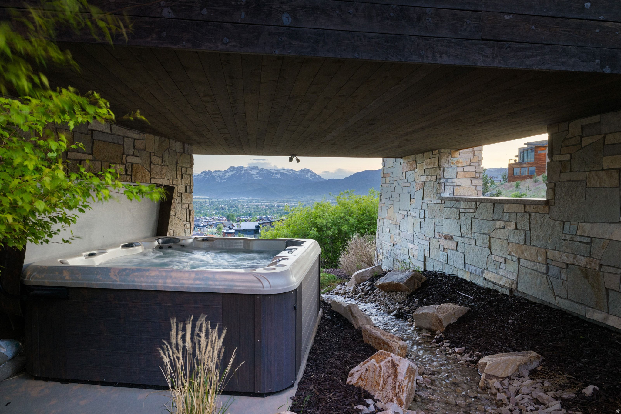RED LEDGES - Residential