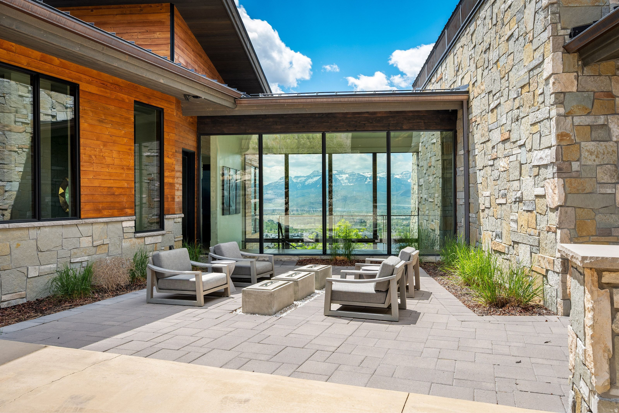 RED LEDGES - Residential
