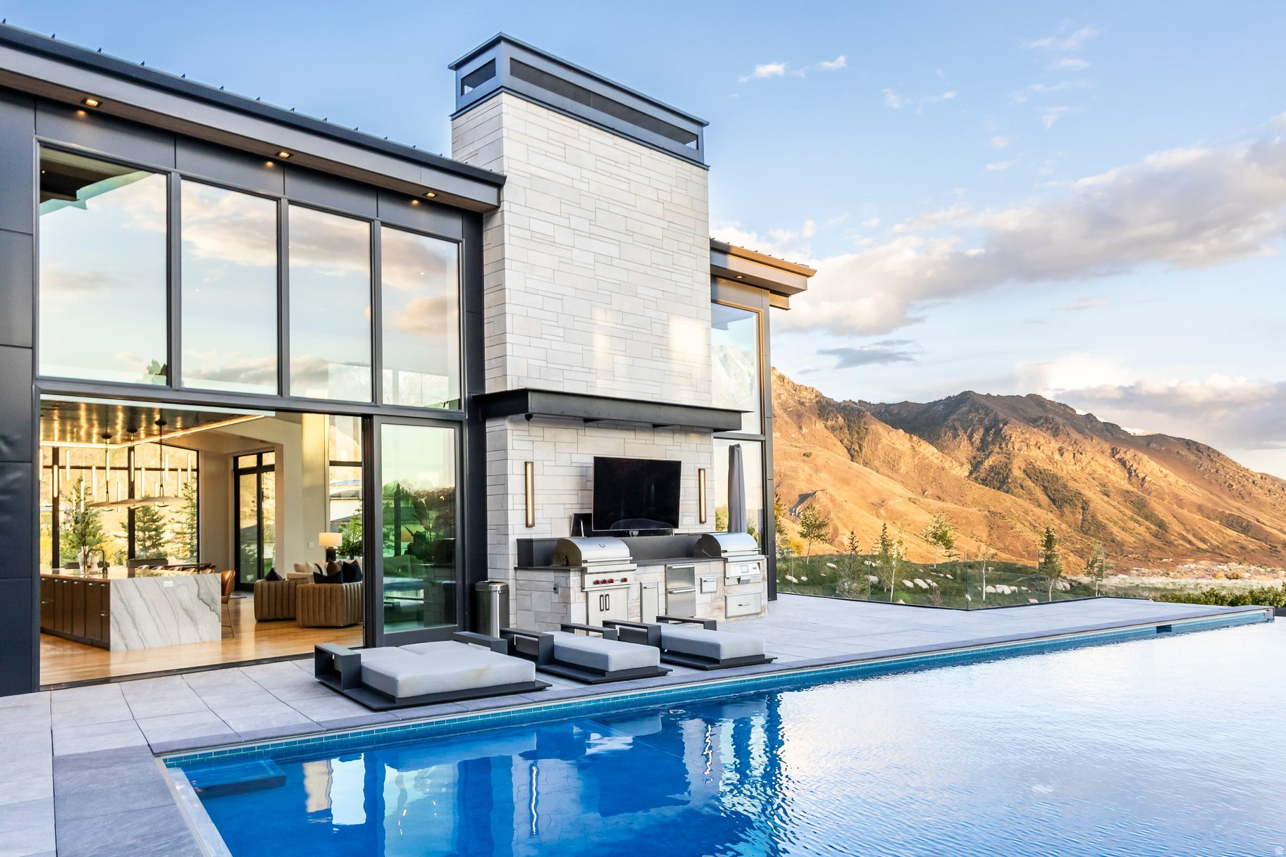 THREE FALLS - Residential