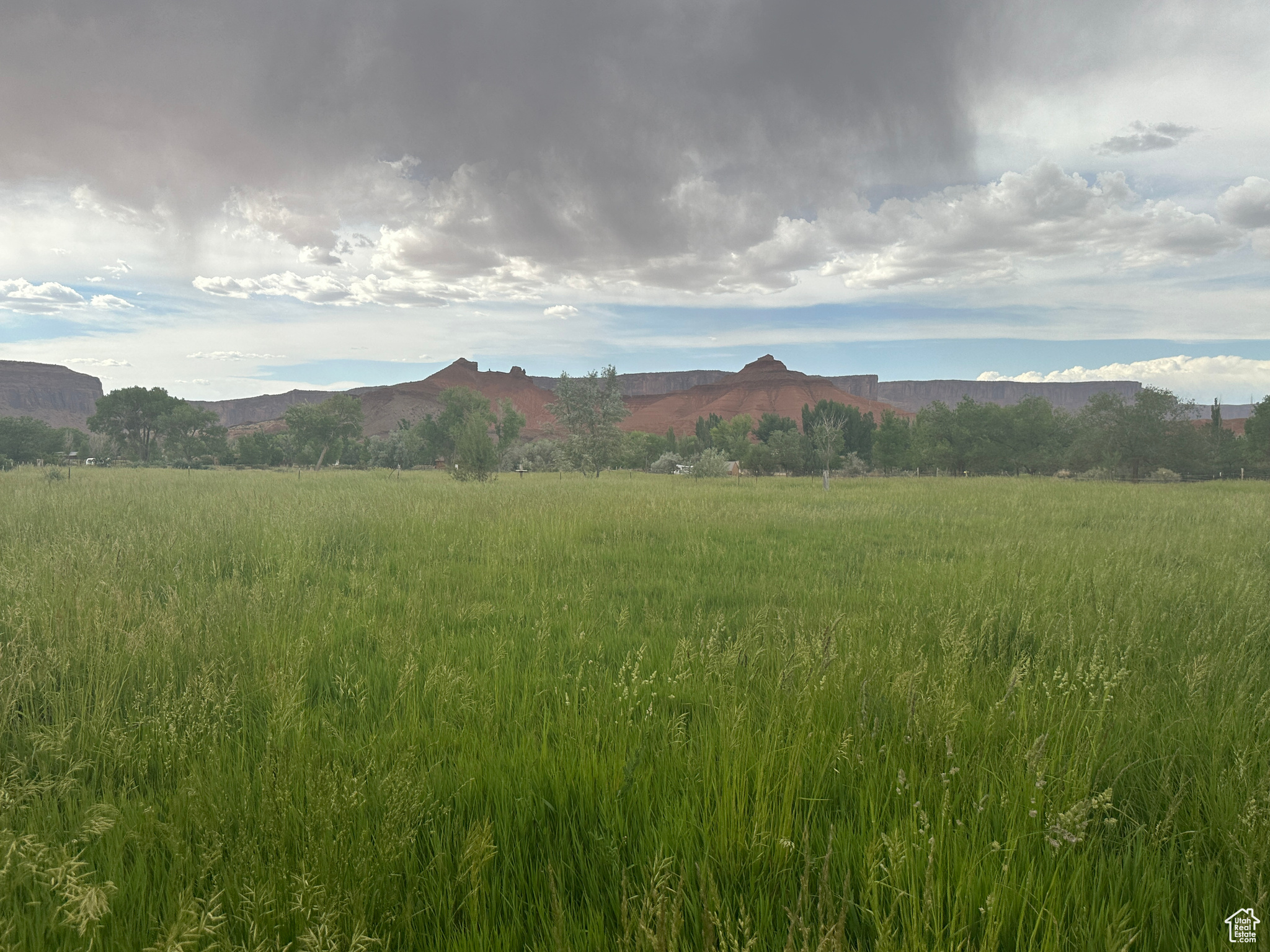 CASTLE VALLEY RIVER RANCHOS - Land