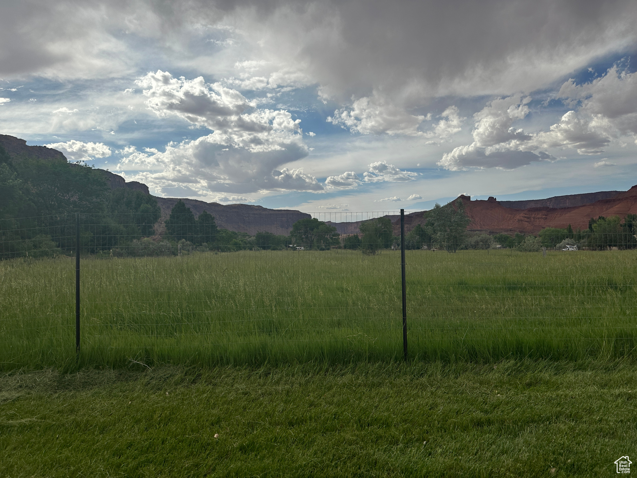 CASTLE VALLEY RIVER RANCHOS - Land