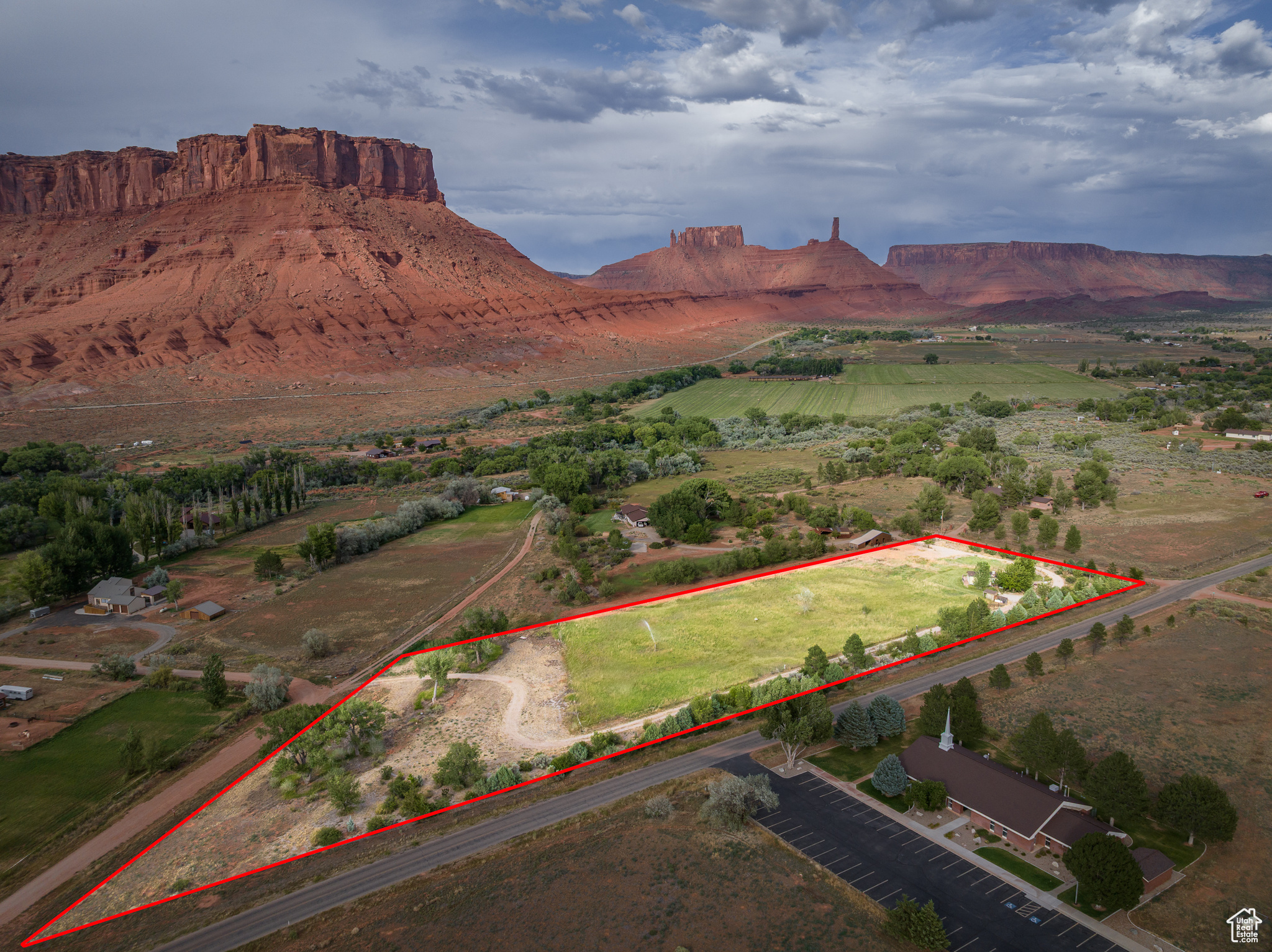 CASTLE VALLEY RIVER RANCHOS - Land