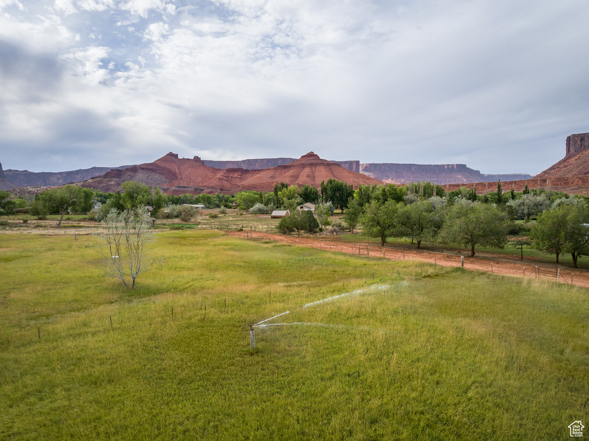 CASTLE VALLEY RIVER RANCHOS - Land