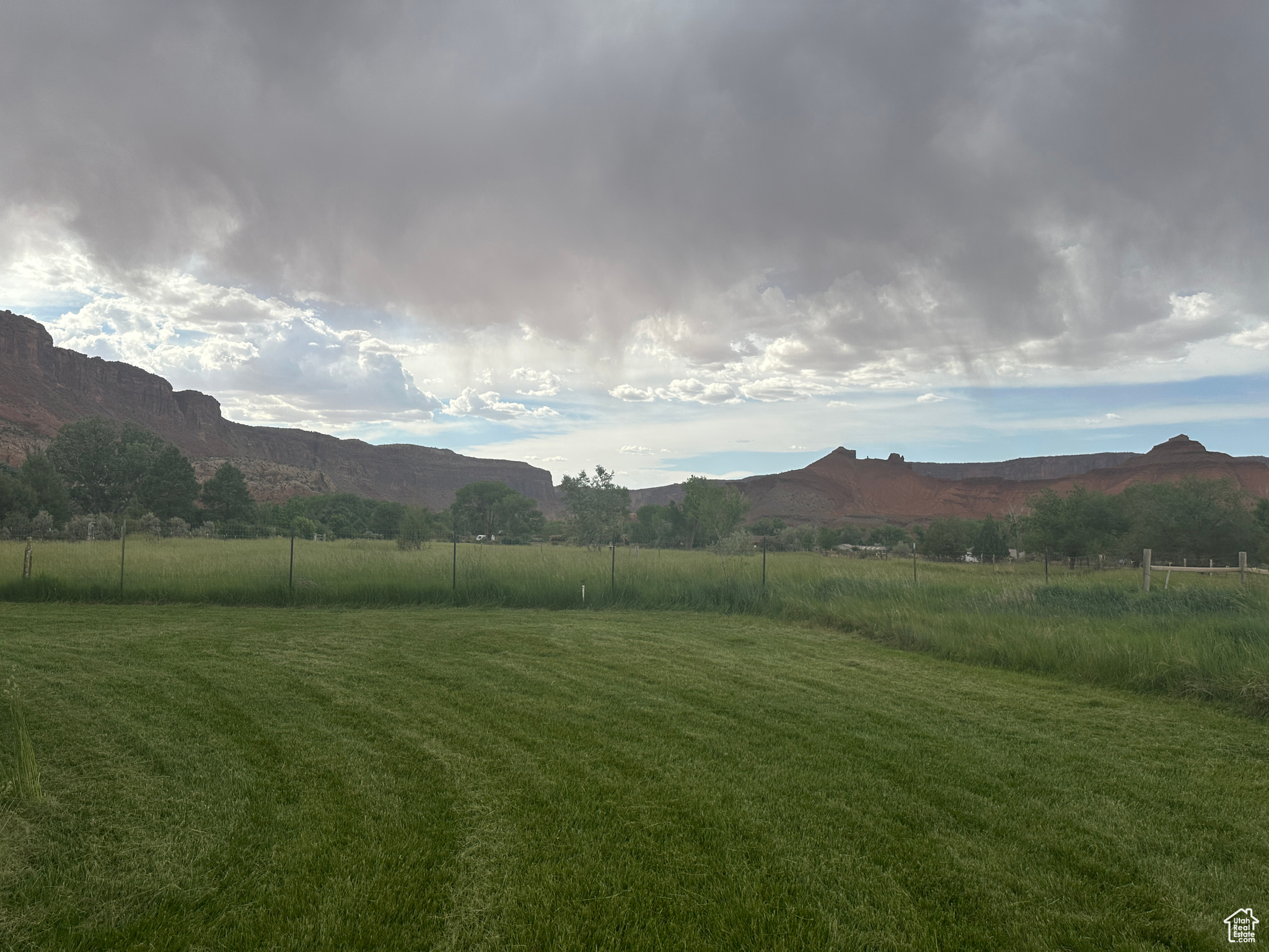 CASTLE VALLEY RIVER RANCHOS - Land