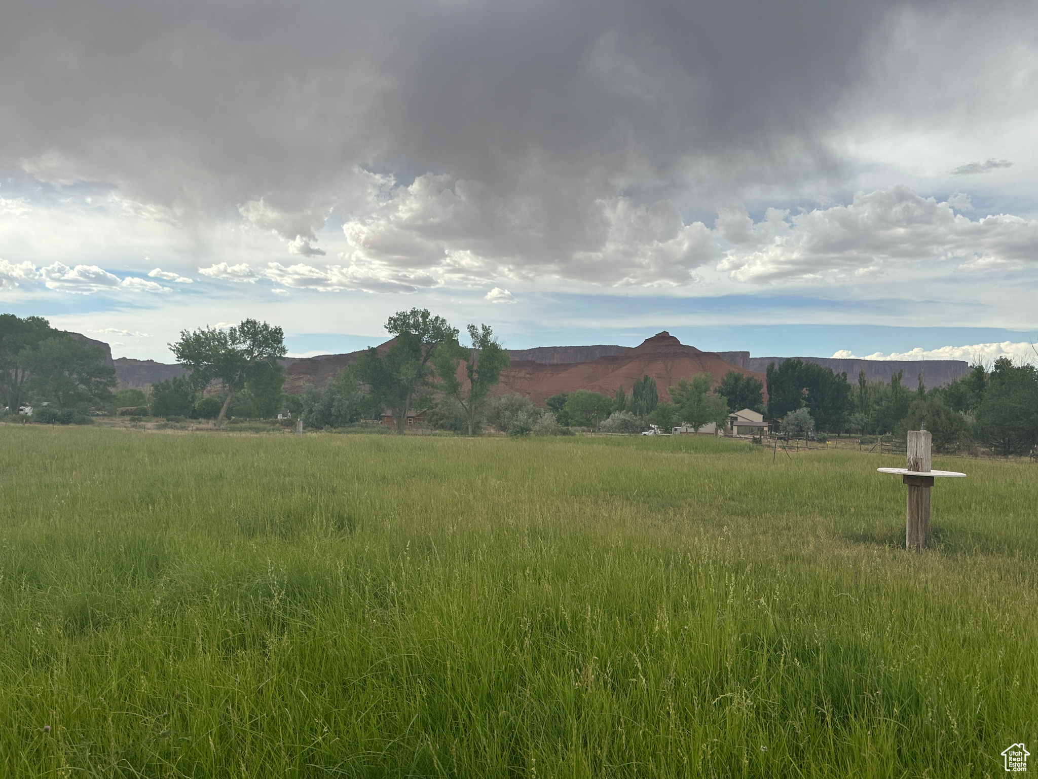 CASTLE VALLEY RIVER RANCHOS - Land