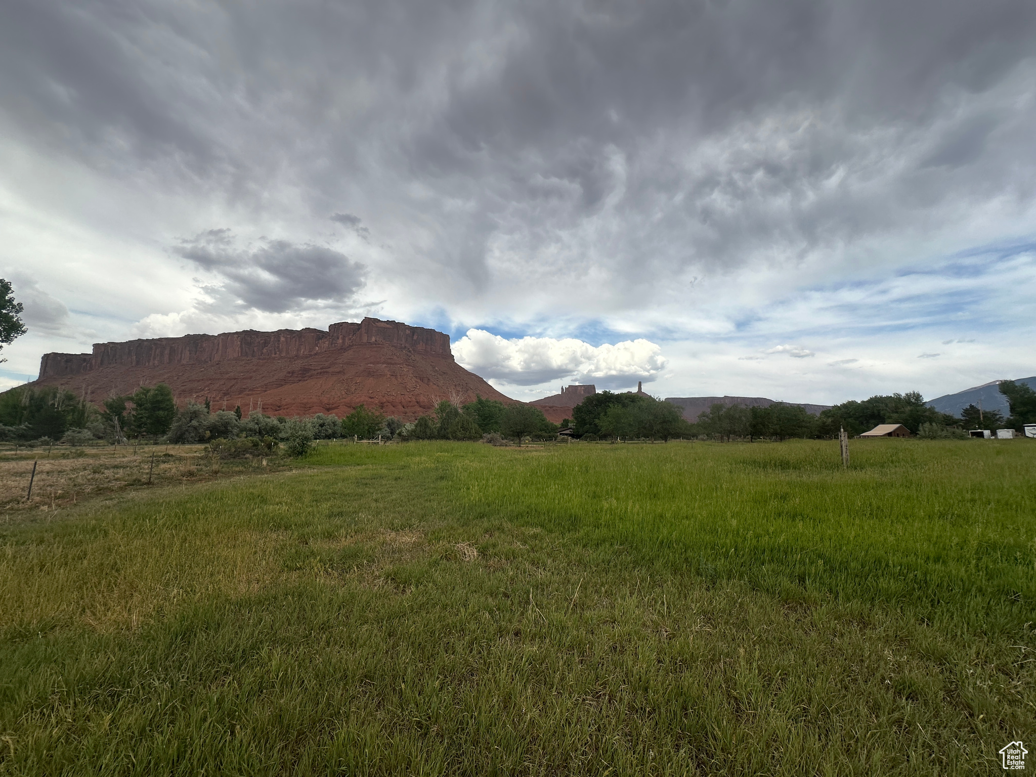 CASTLE VALLEY RIVER RANCHOS - Land