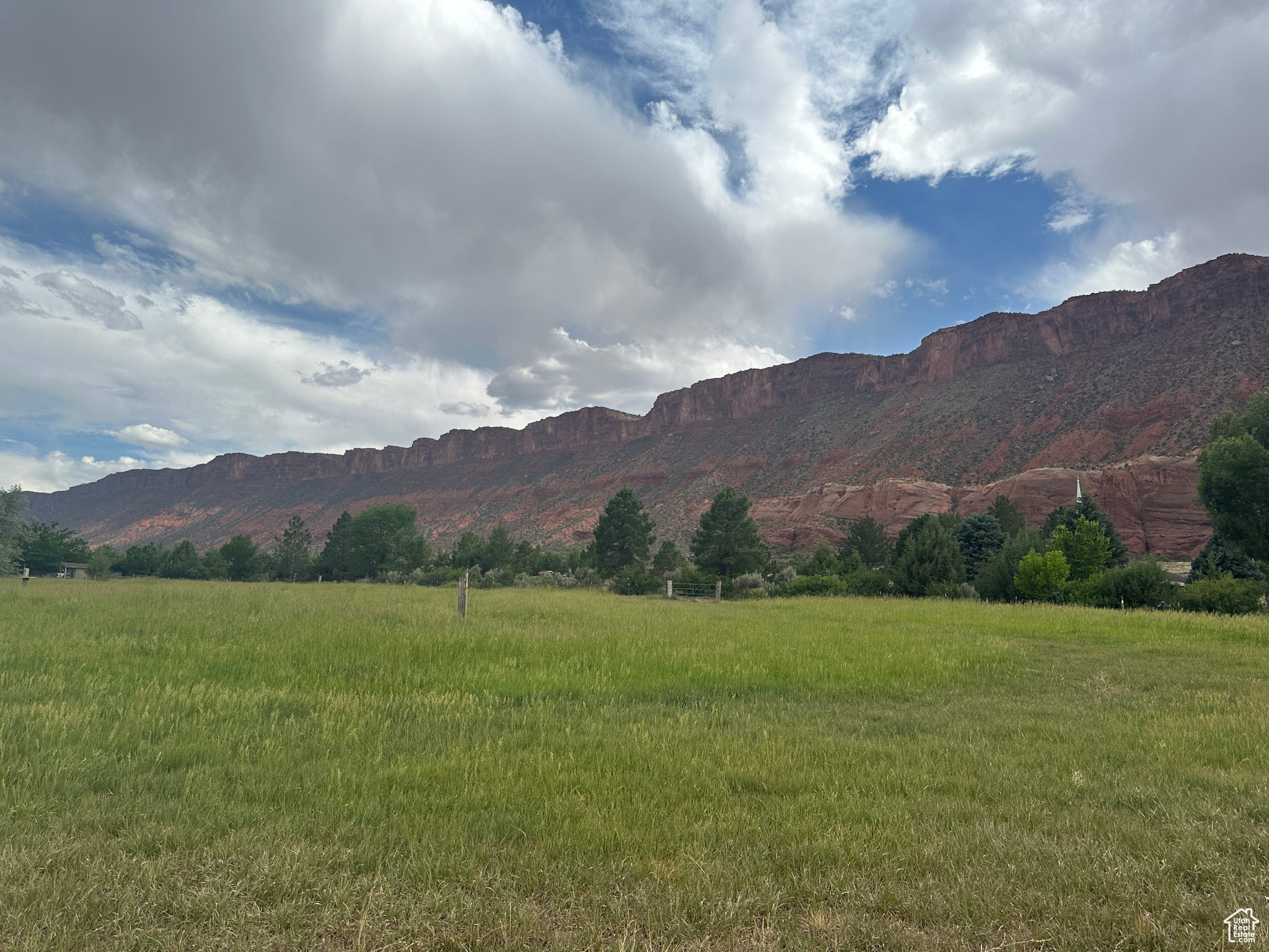 CASTLE VALLEY RIVER RANCHOS - Land