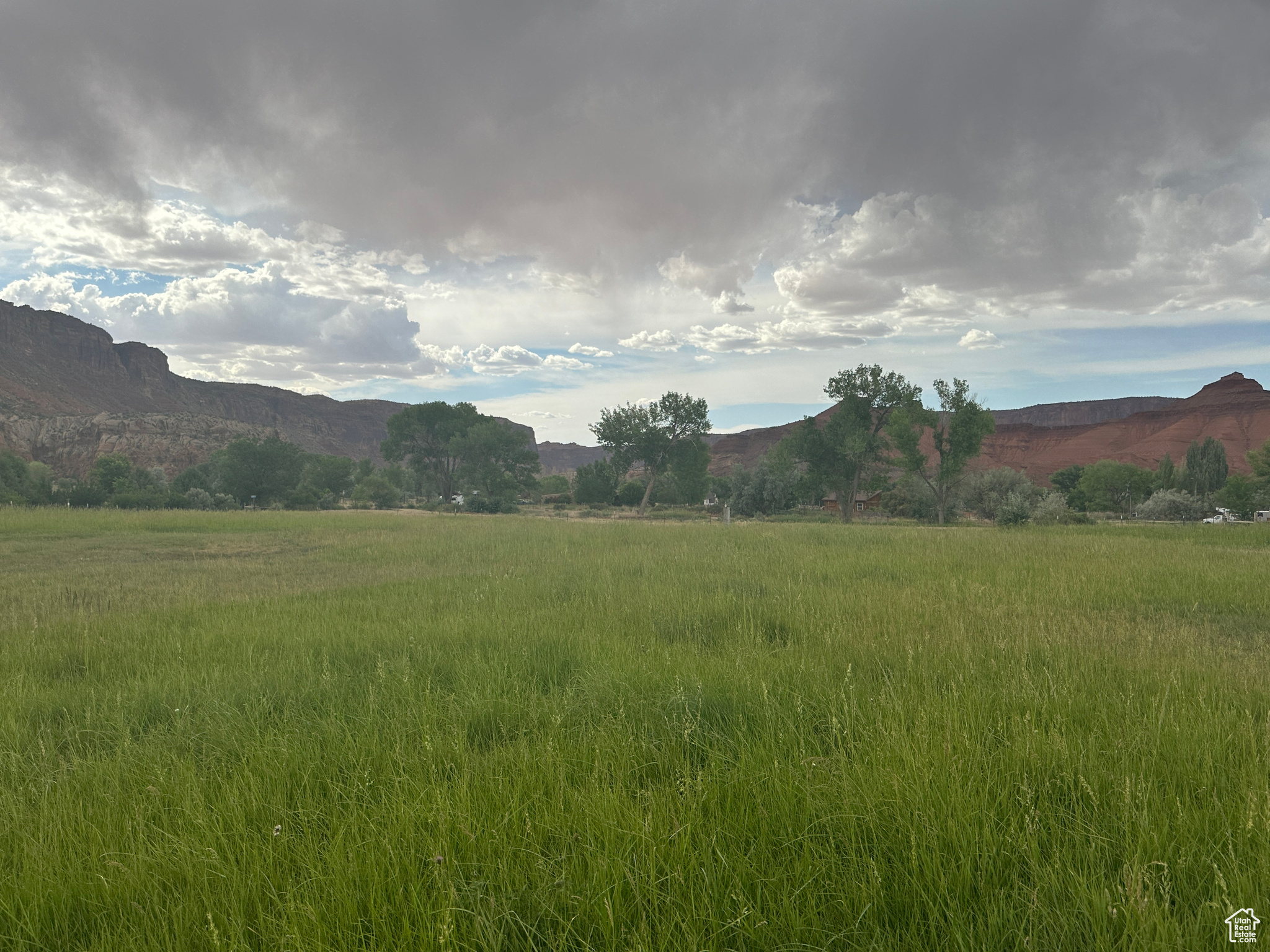 CASTLE VALLEY RIVER RANCHOS - Land