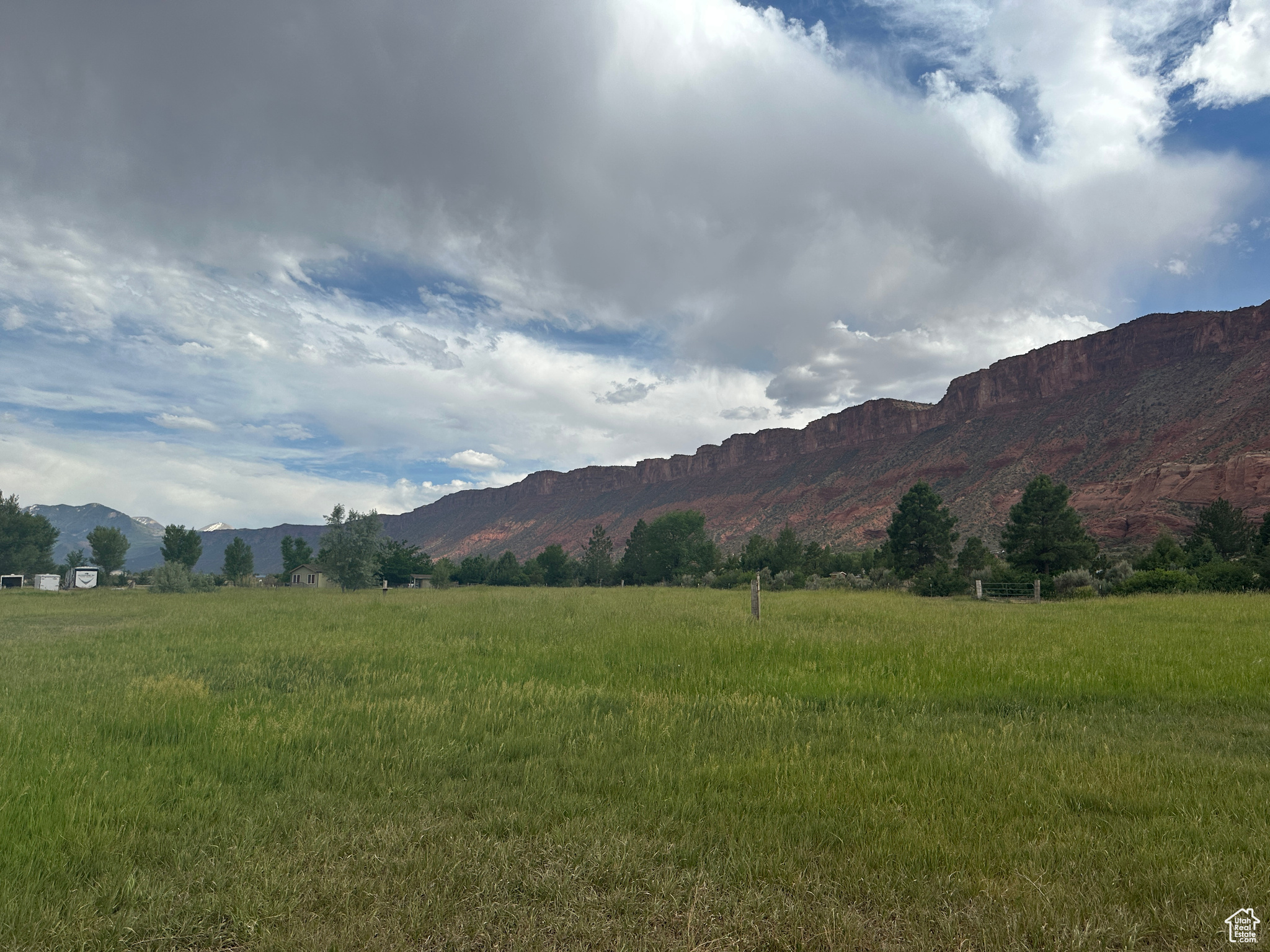 CASTLE VALLEY RIVER RANCHOS - Land