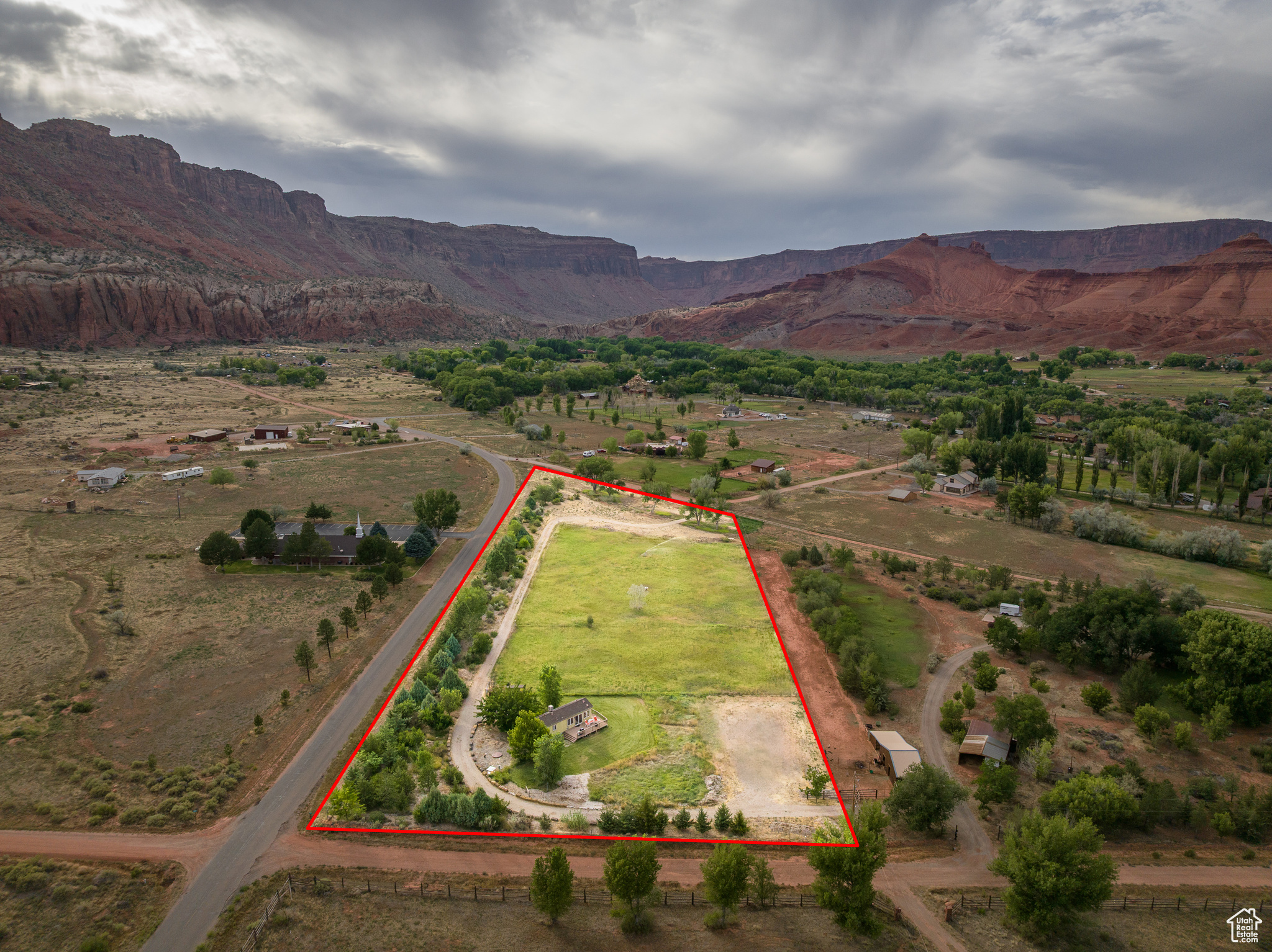 CASTLE VALLEY RIVER RANCHOS - Land
