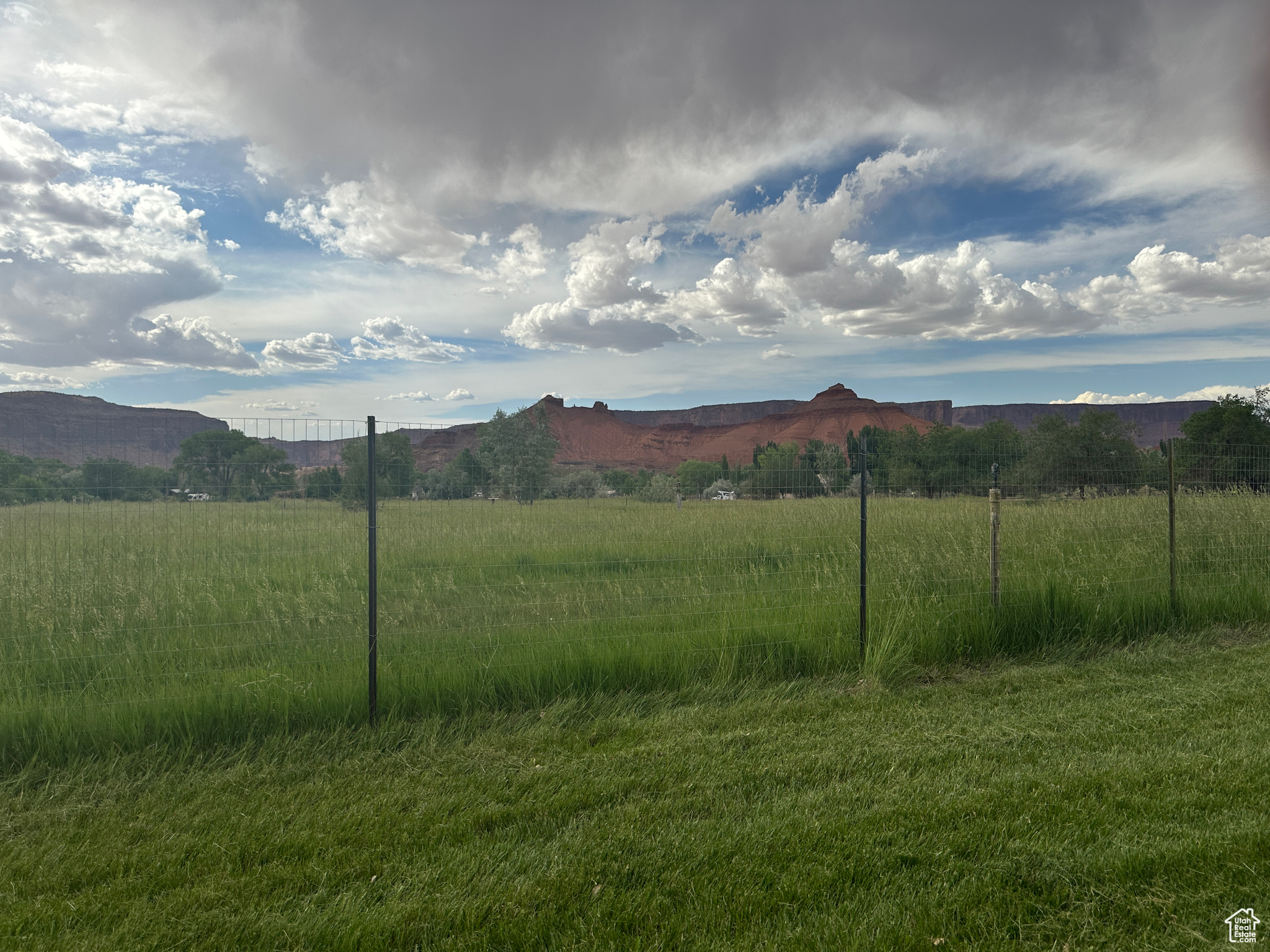 CASTLE VALLEY RIVER RANCHOS - Land