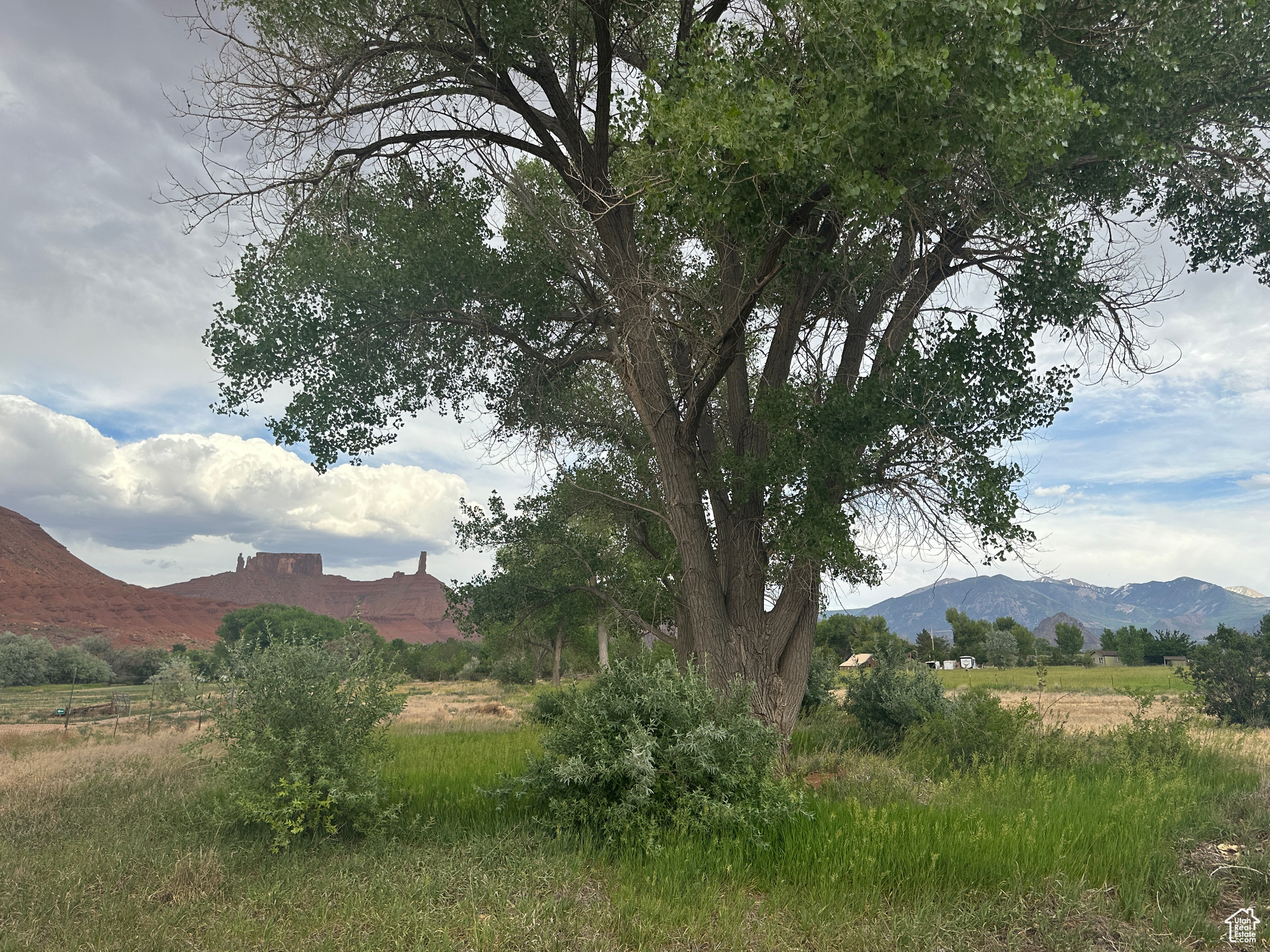CASTLE VALLEY RIVER RANCHOS - Land