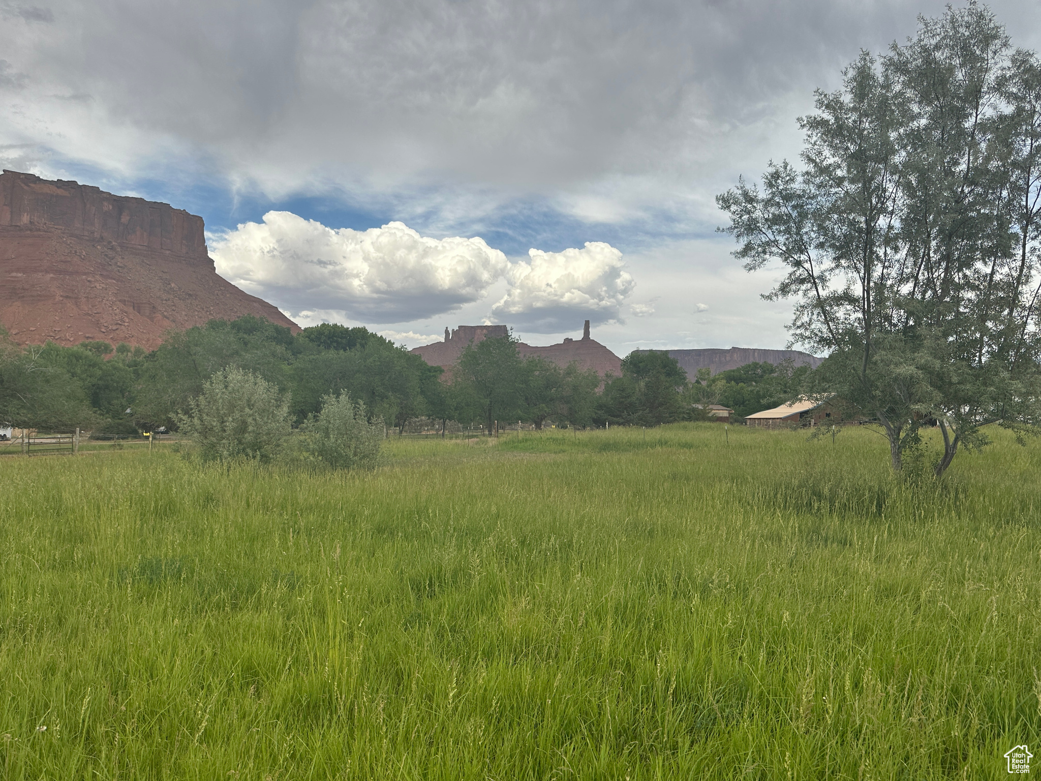 CASTLE VALLEY RIVER RANCHOS - Land