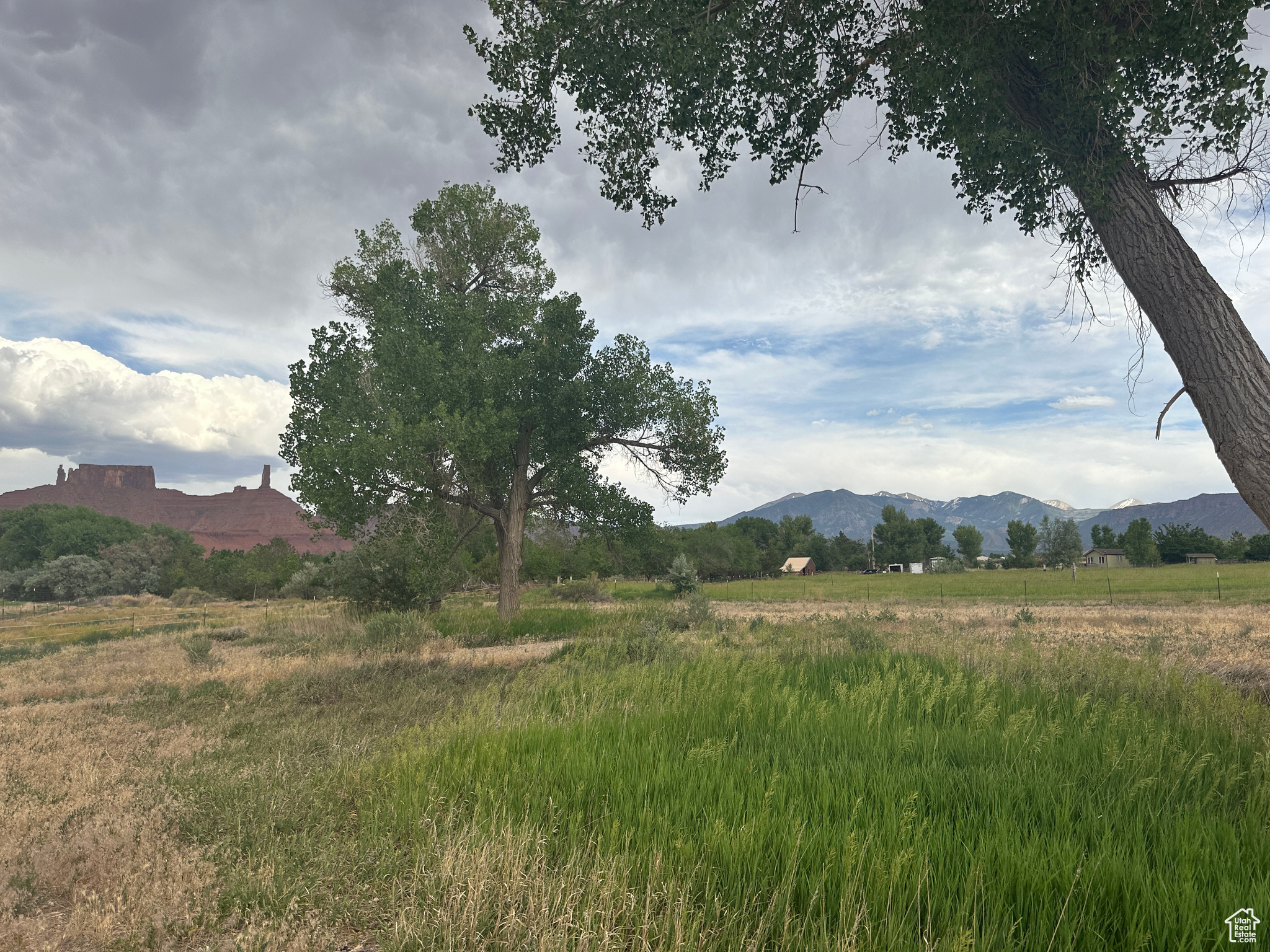 CASTLE VALLEY RIVER RANCHOS - Land