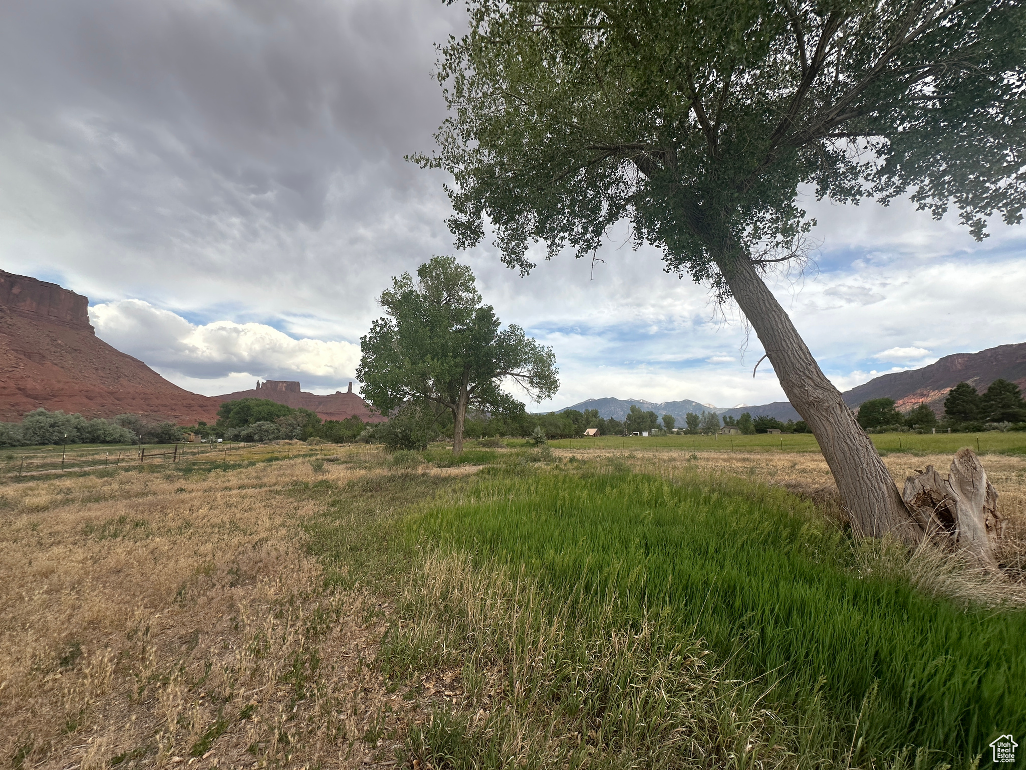 CASTLE VALLEY RIVER RANCHOS - Land