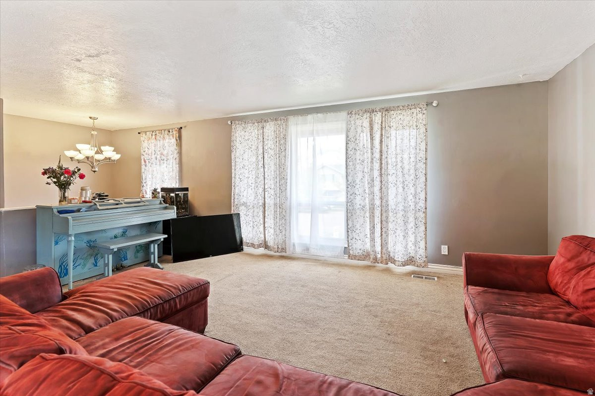 VALLEY SIDE - Residential