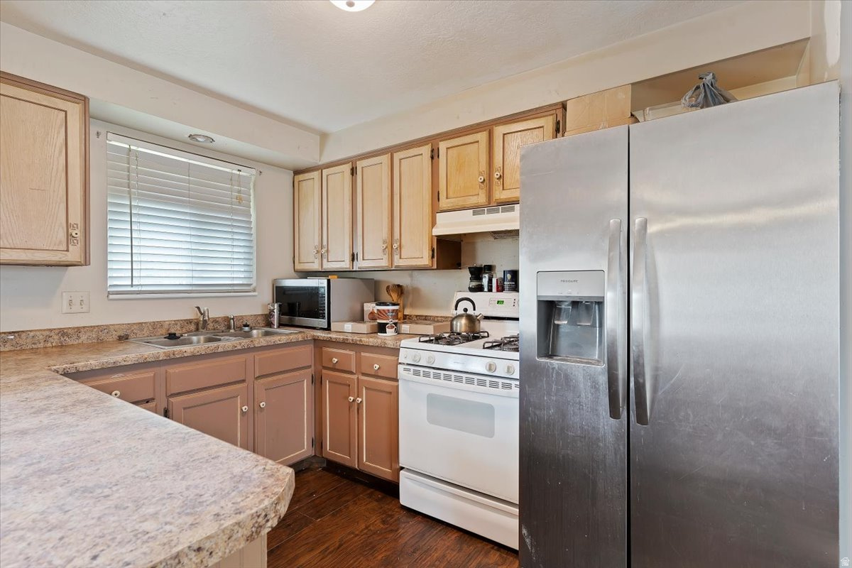 VALLEY SIDE - Residential