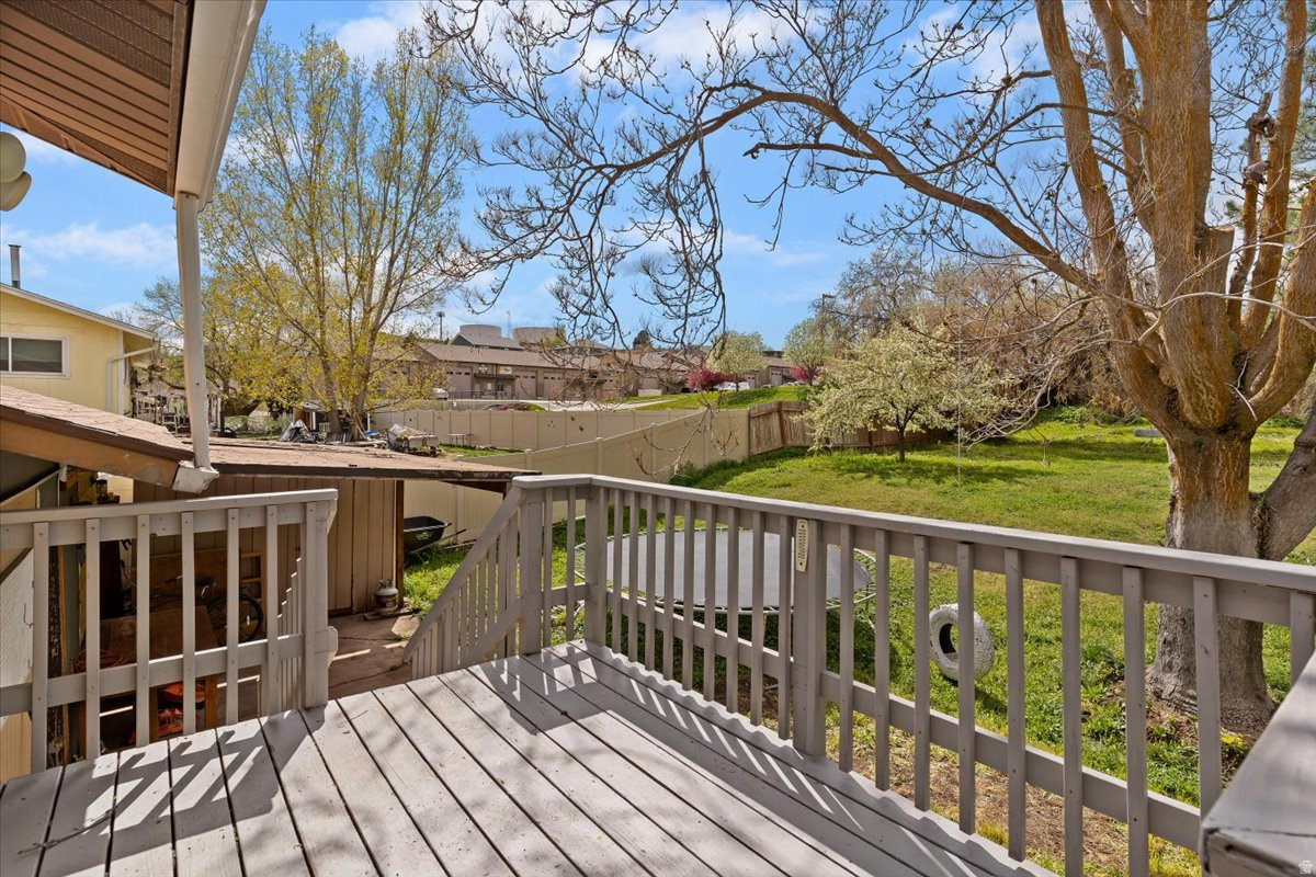 VALLEY SIDE - Residential