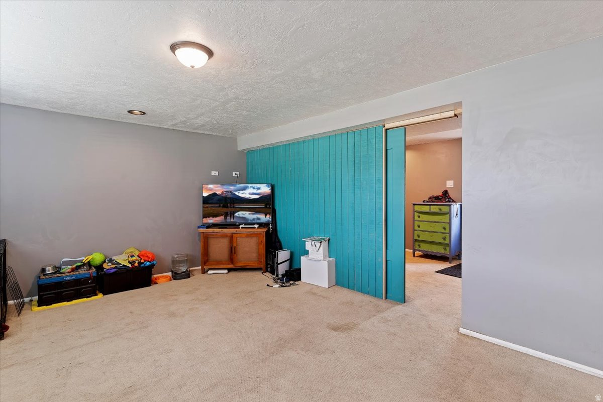 VALLEY SIDE - Residential