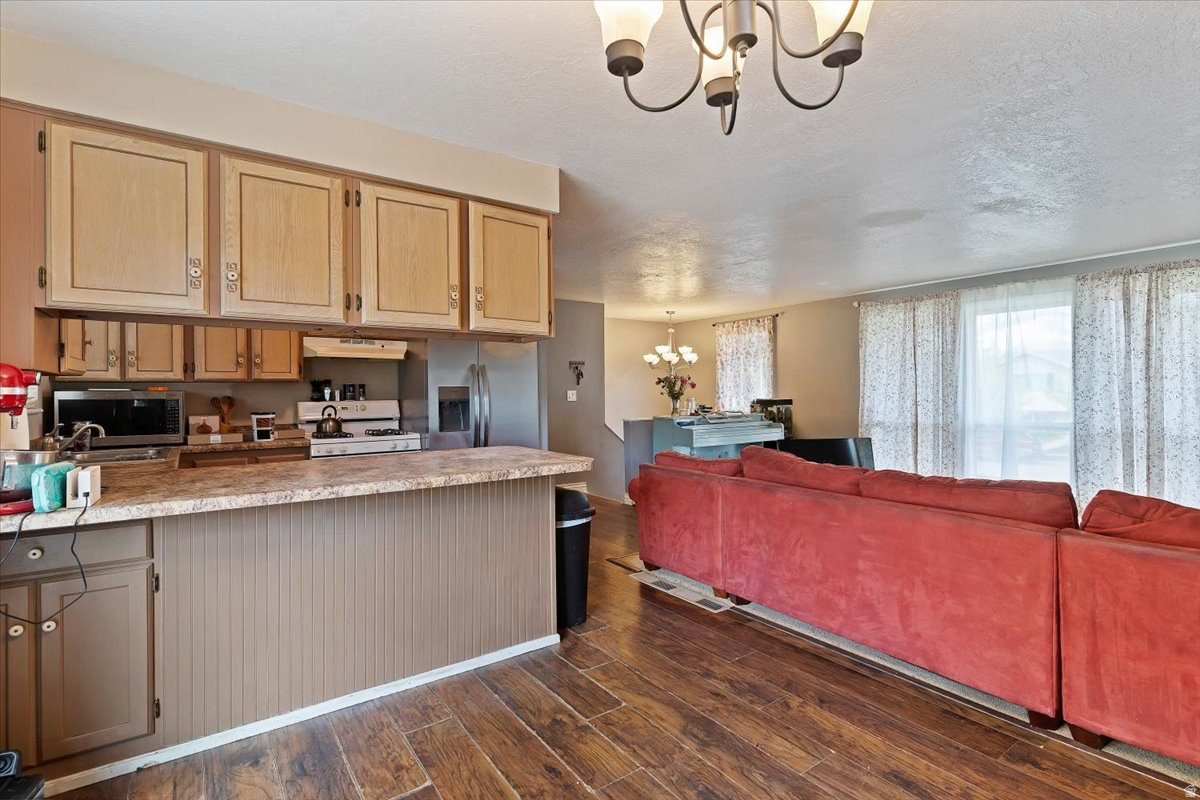 VALLEY SIDE - Residential