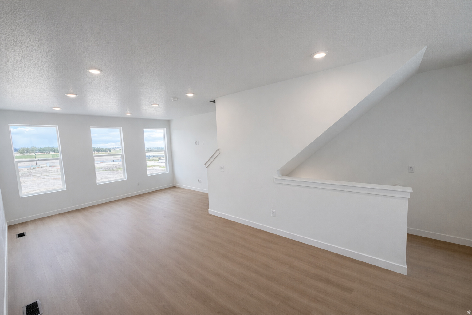 BEACON POINTE - Residential