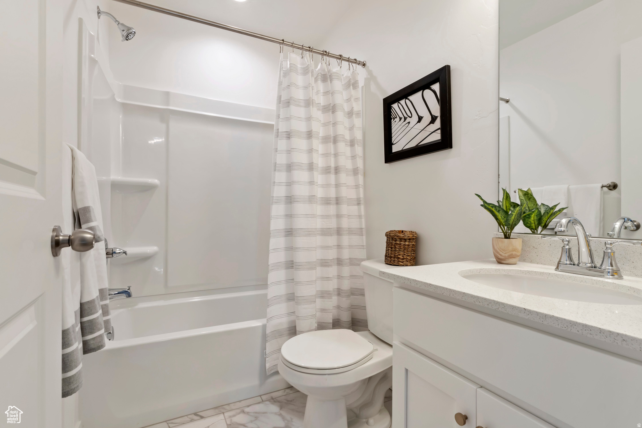 BEACON POINTE - Residential