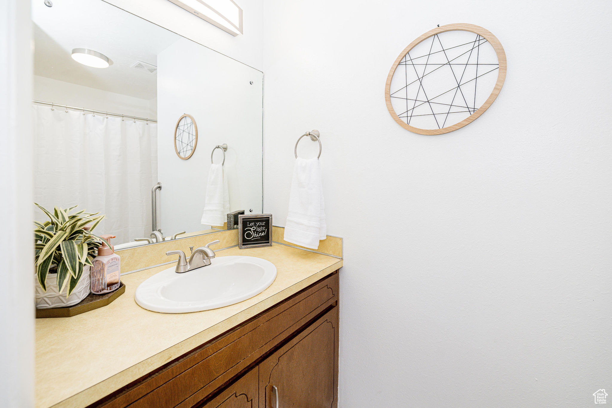 WHITE BARN - Residential Income