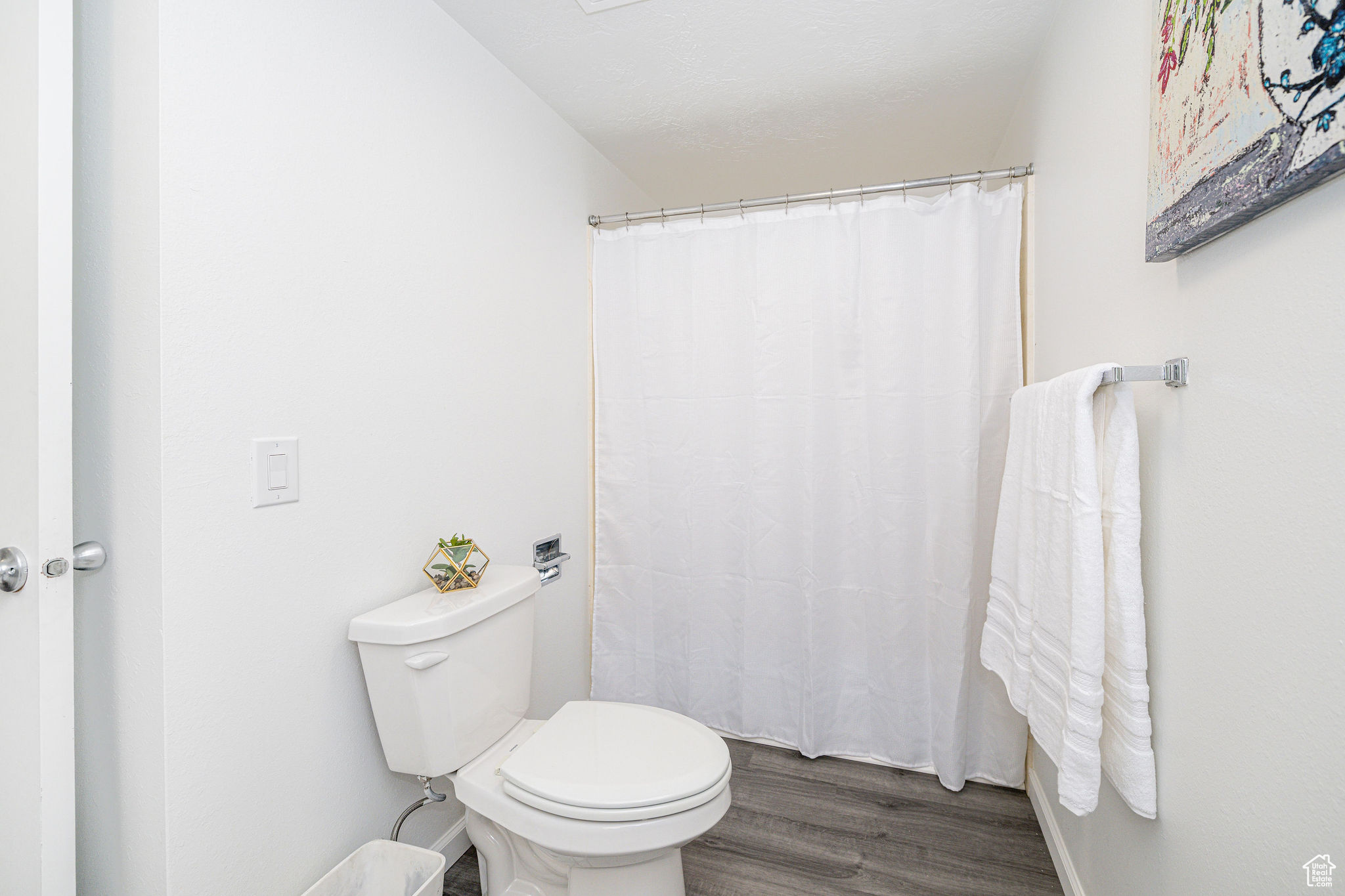 WHITE BARN - Residential Income