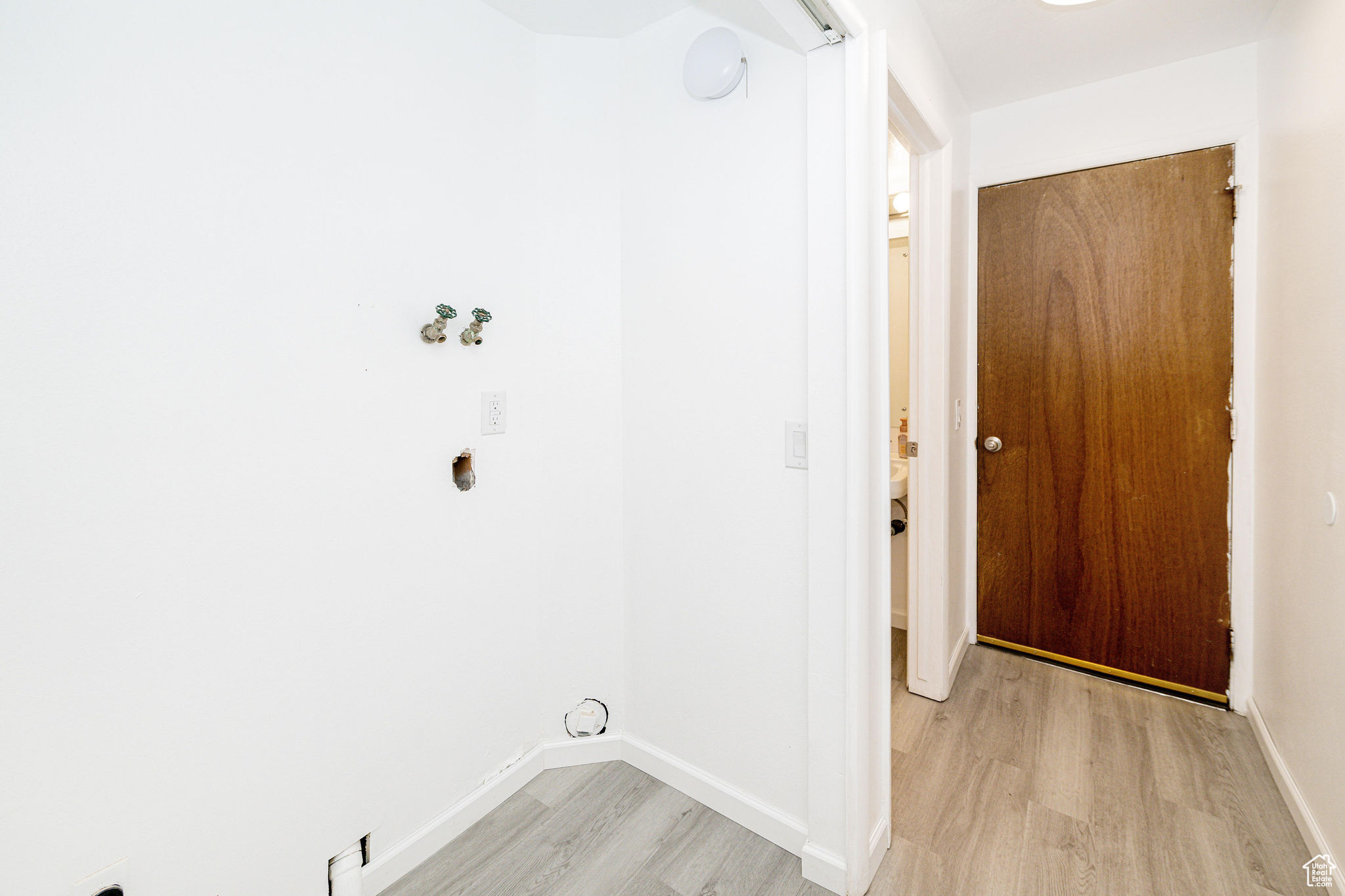 WHITE BARN - Residential Income