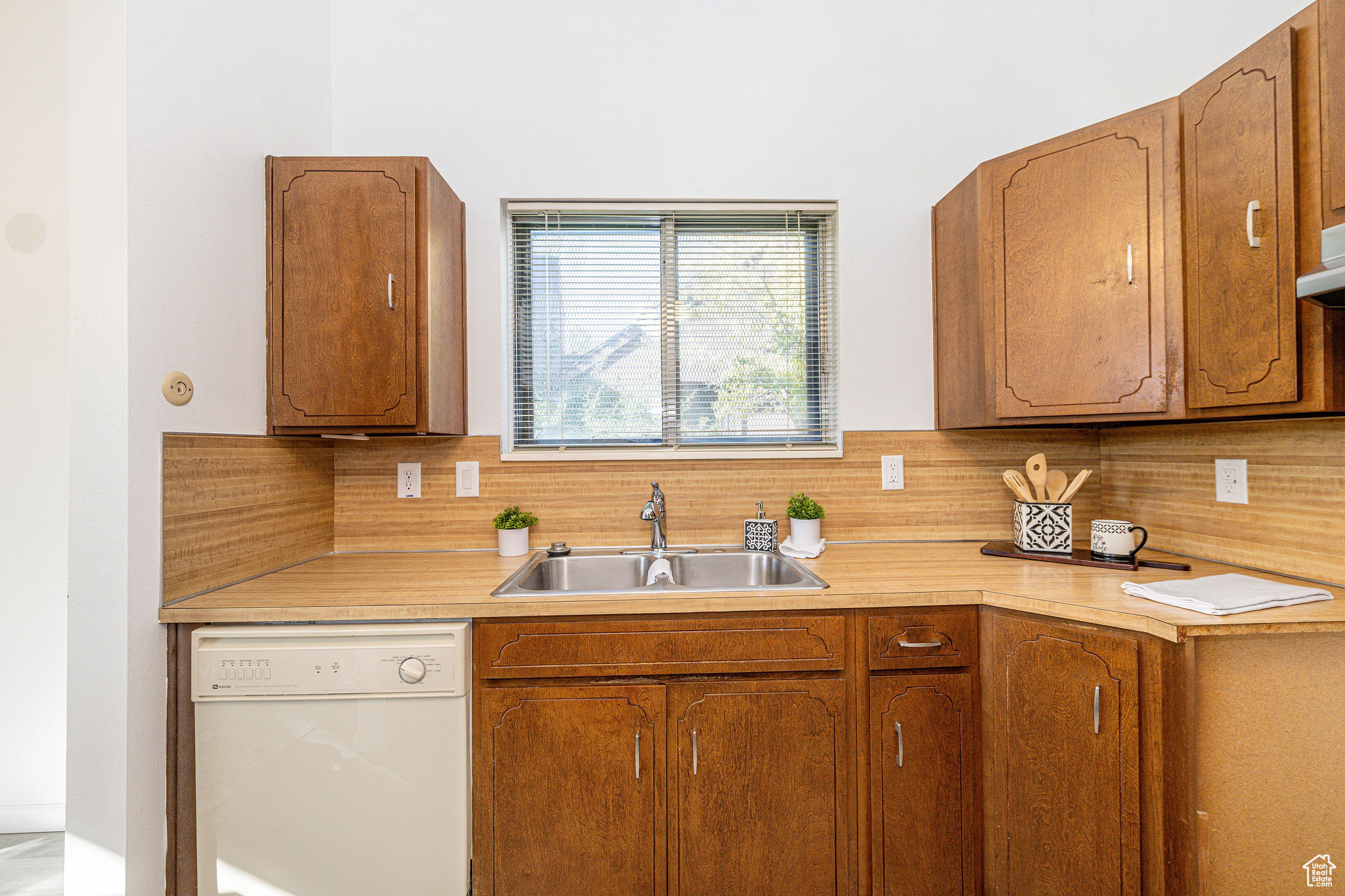 WHITE BARN - Residential Income