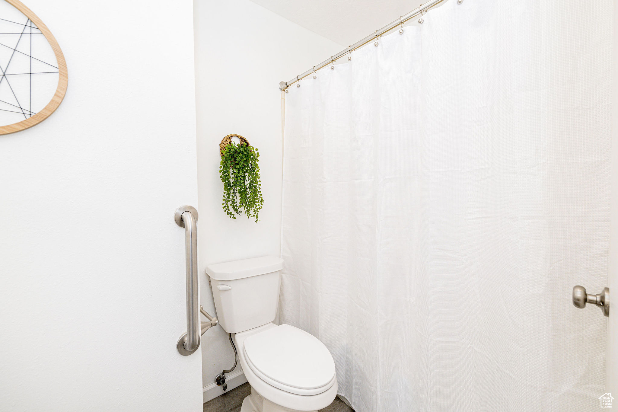 WHITE BARN - Residential Income