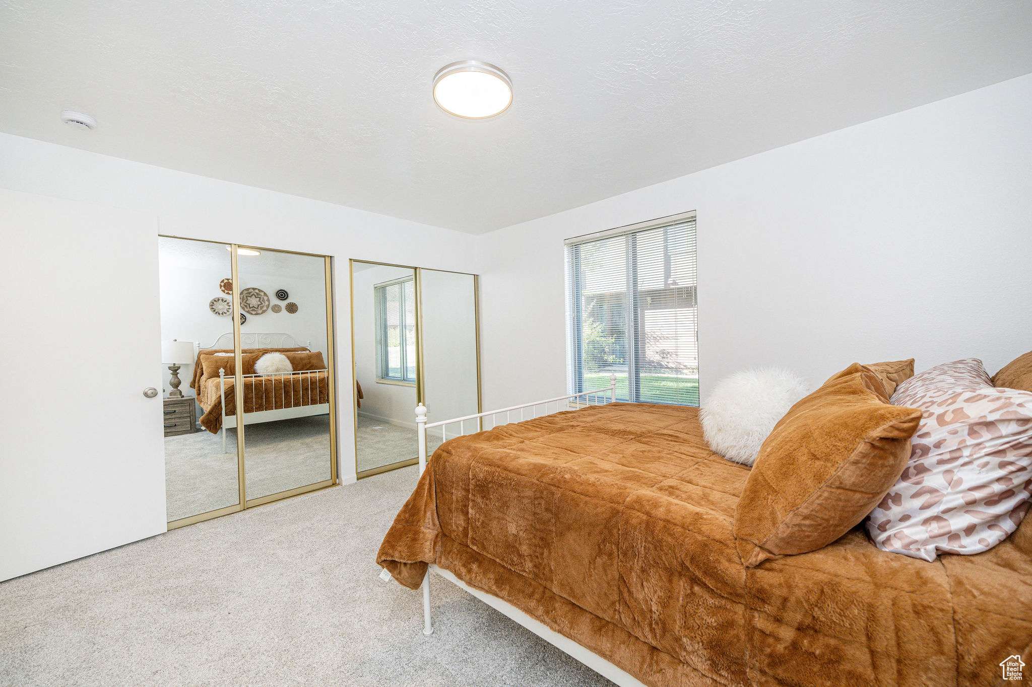 WHITE BARN - Residential Income