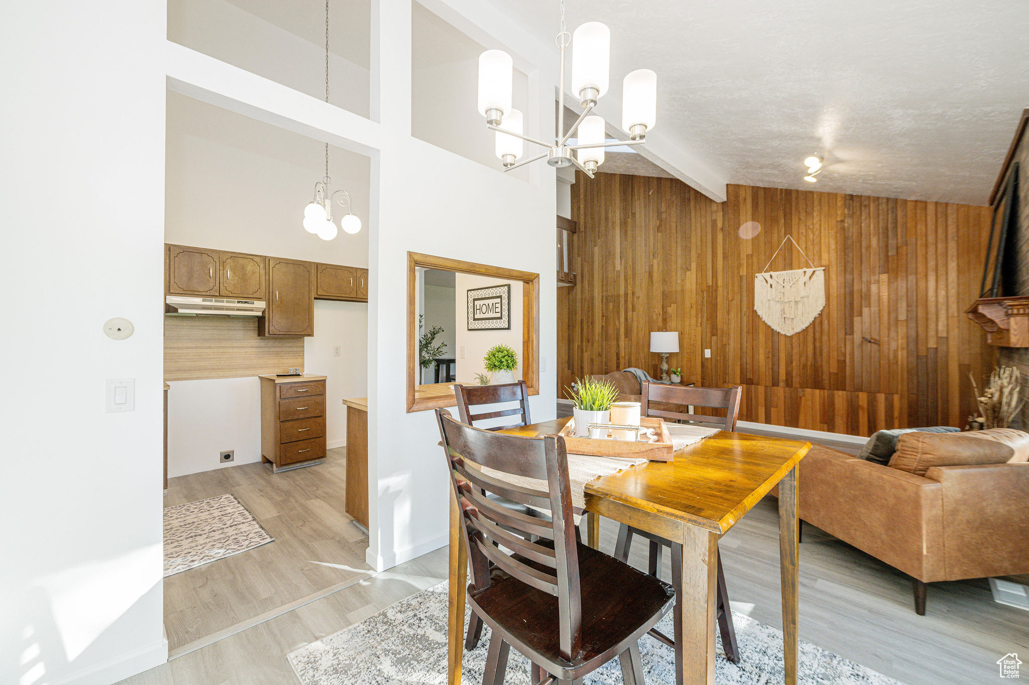 WHITE BARN - Residential Income