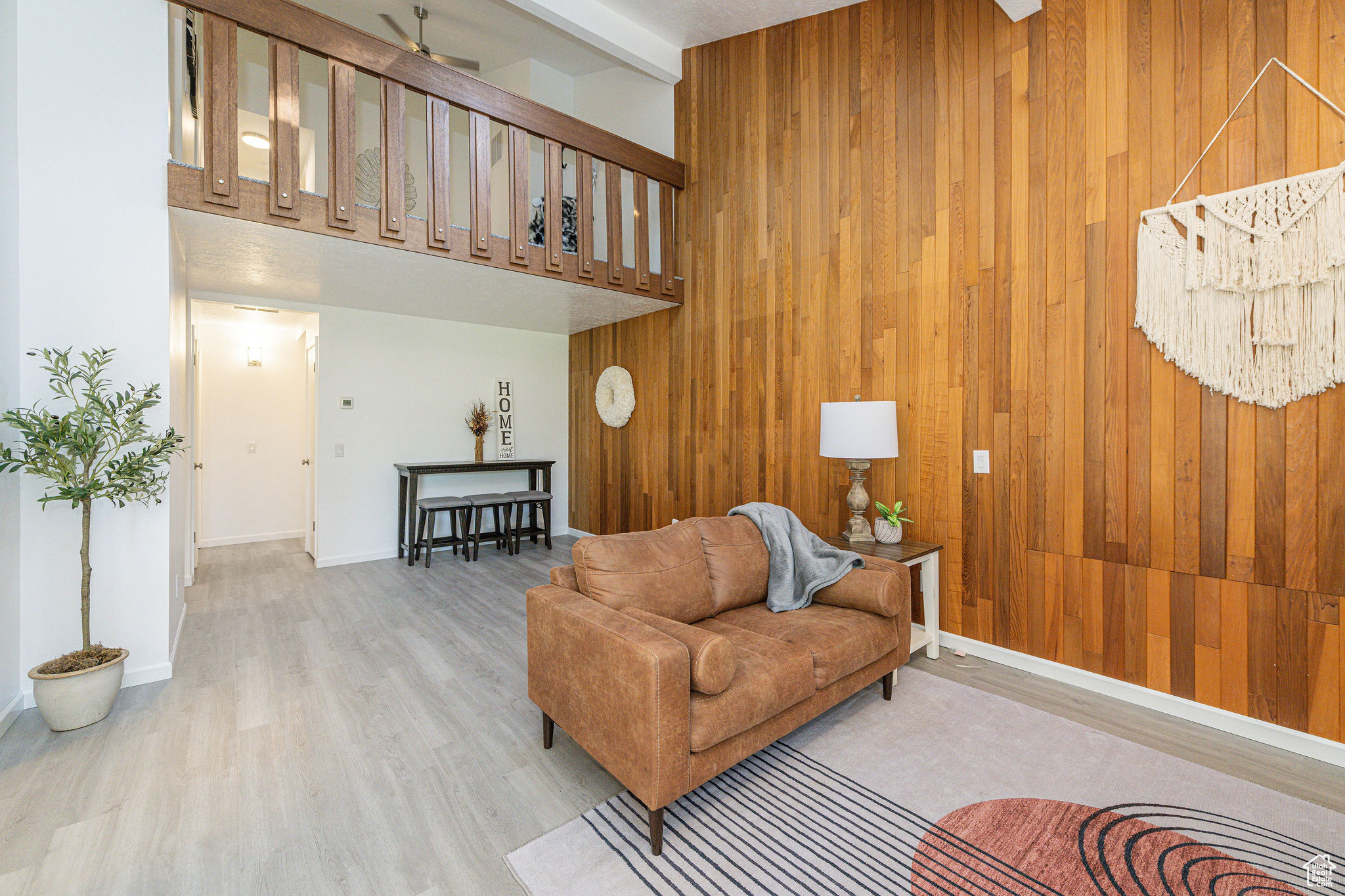 WHITE BARN - Residential Income