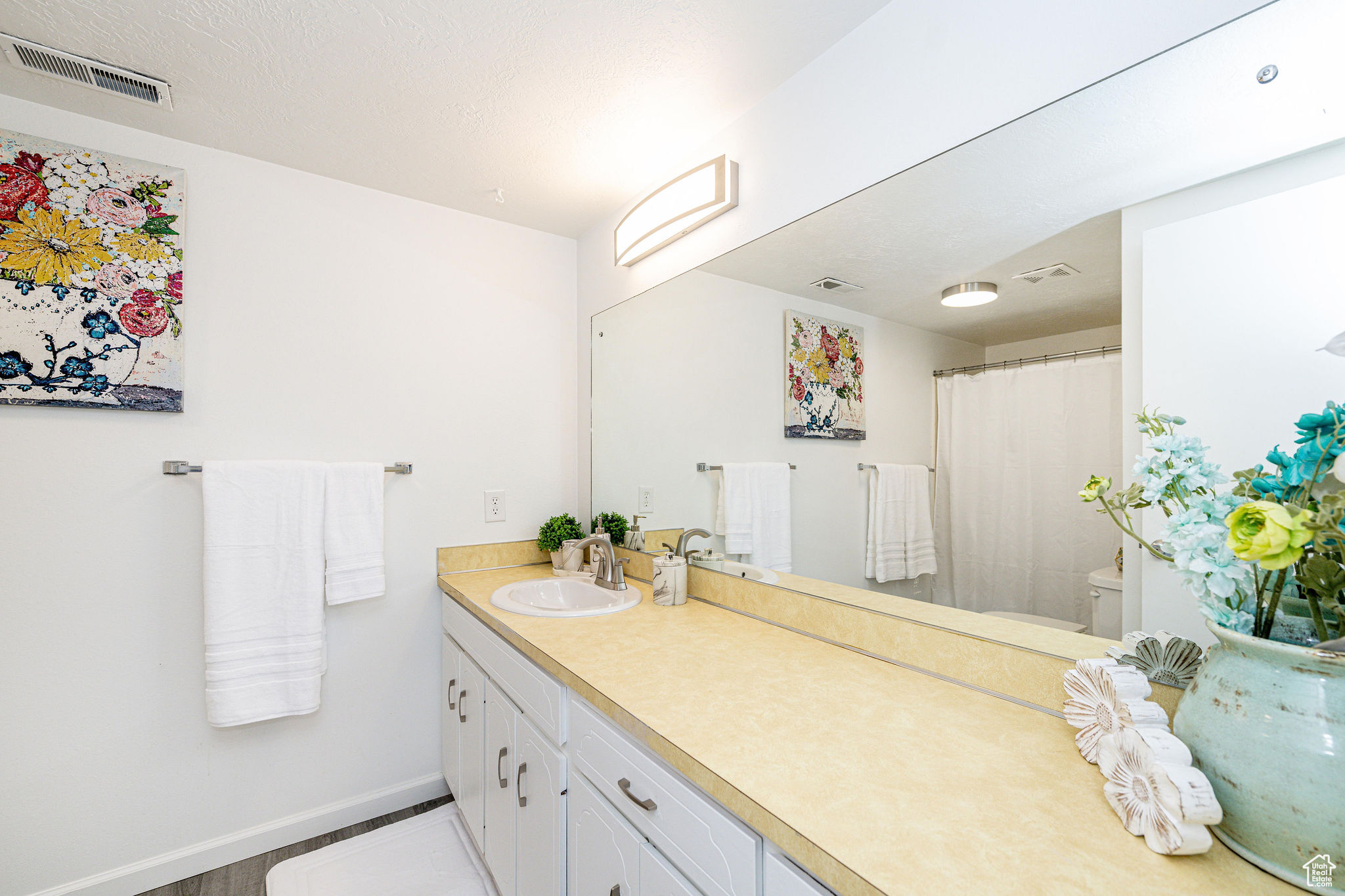 WHITE BARN - Residential Income