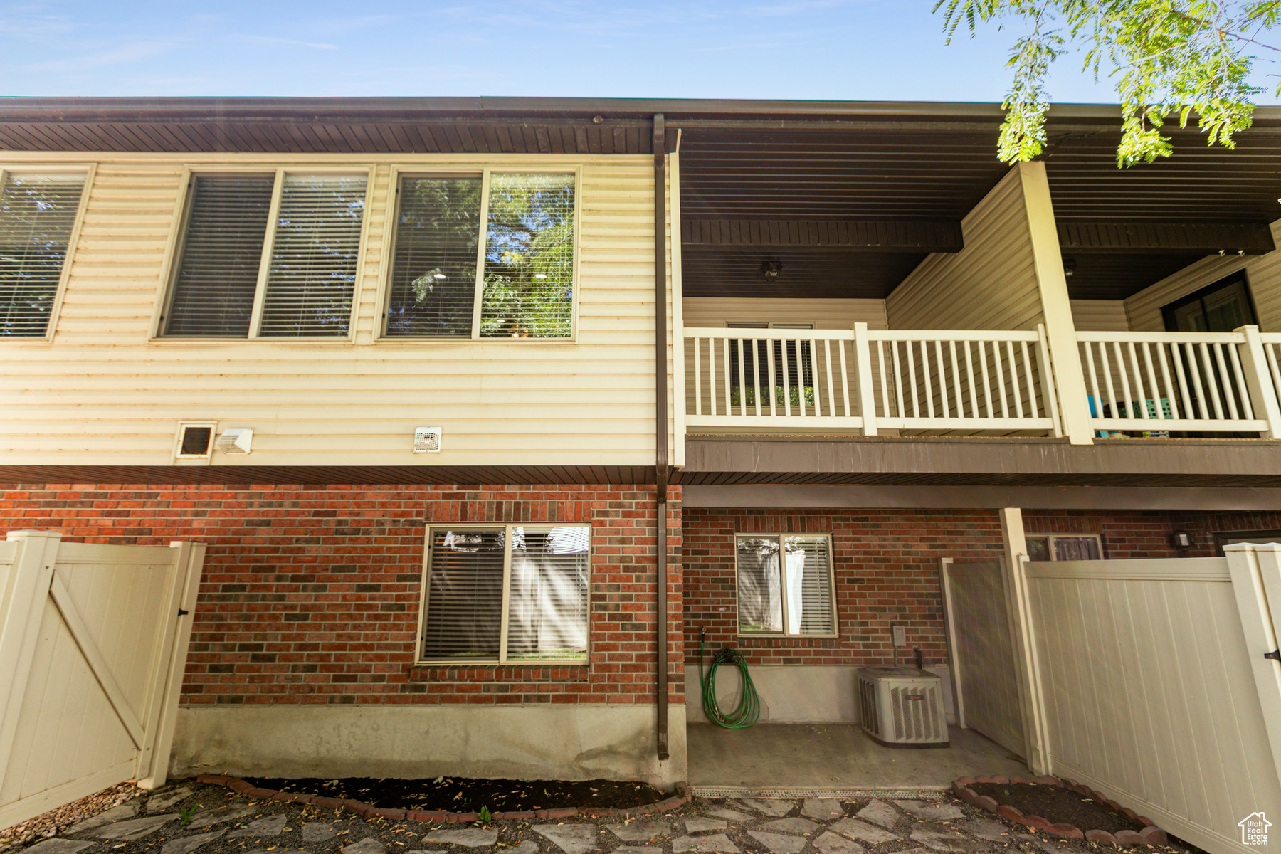 Bountiful, Utah 84010, United States, 3 Bedrooms Bedrooms, ,2 BathroomsBathrooms,Residential,Pending,45883