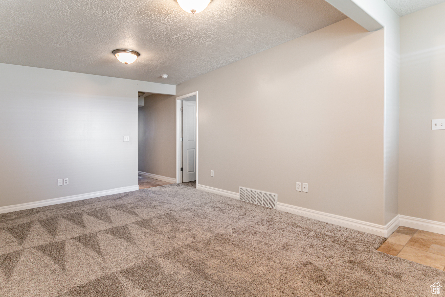 Bountiful, Utah 84010, United States, 3 Bedrooms Bedrooms, ,2 BathroomsBathrooms,Residential,Pending,45883