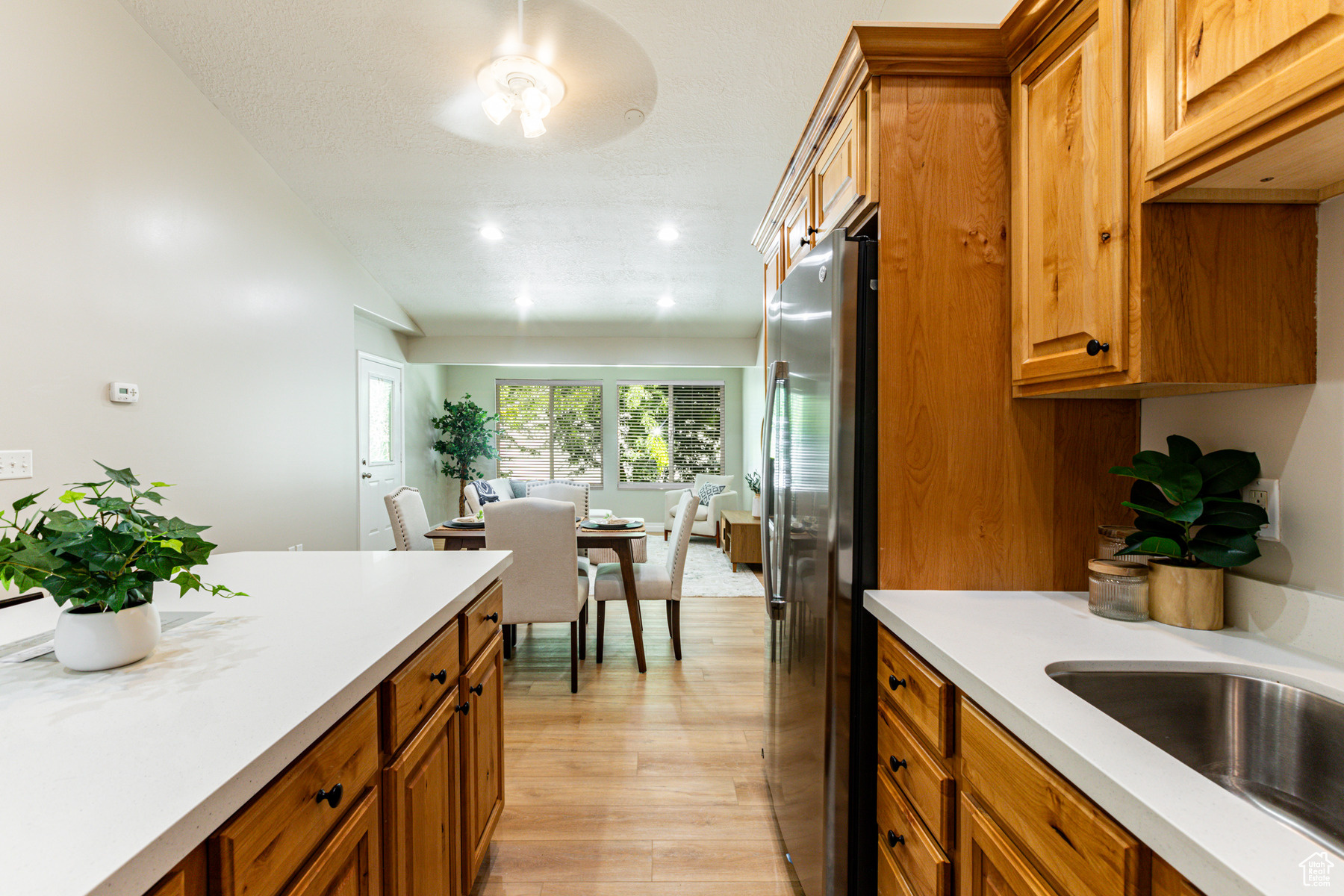 Bountiful, Utah 84010, United States, 3 Bedrooms Bedrooms, ,2 BathroomsBathrooms,Residential,Pending,45883